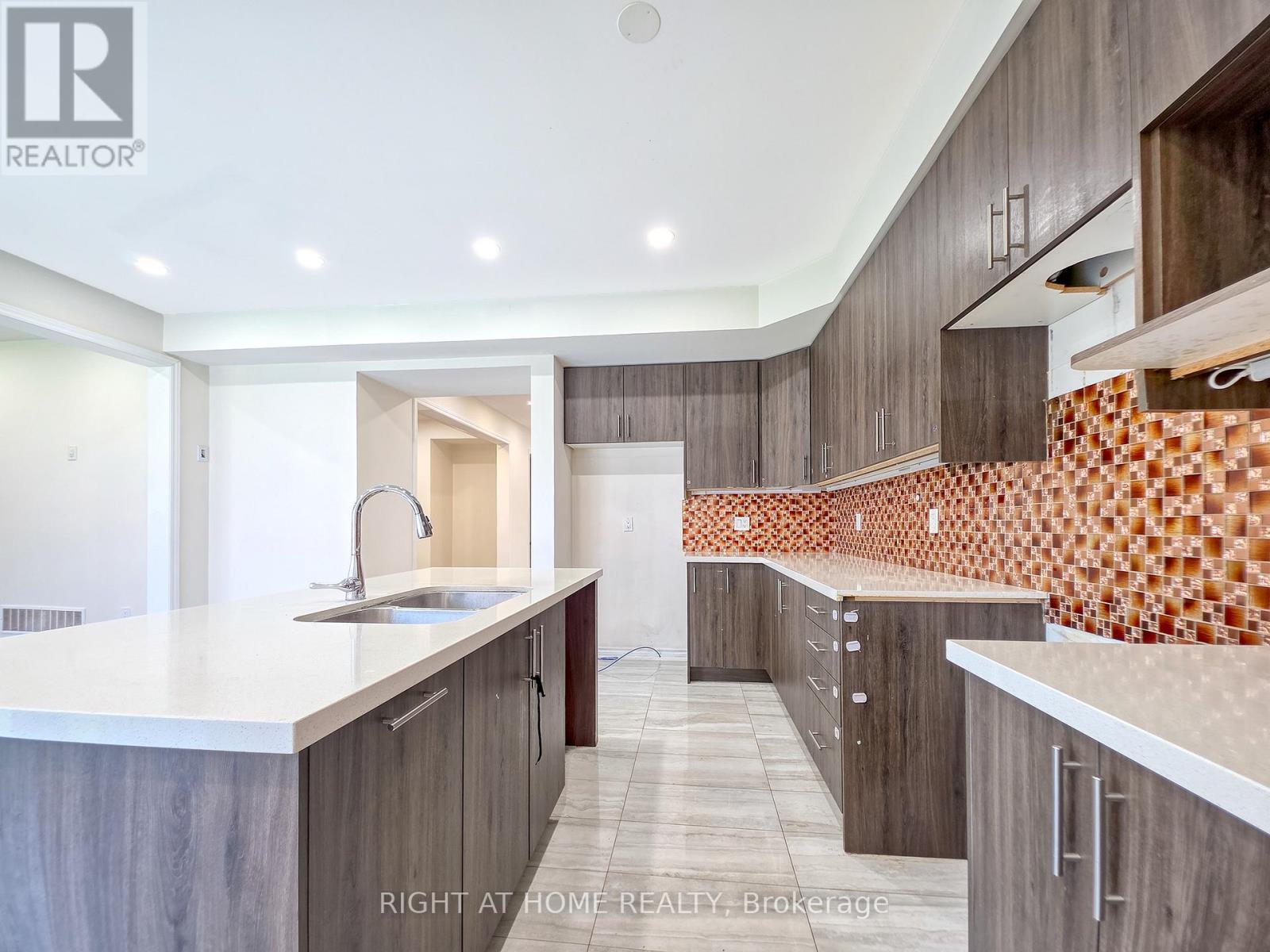 219 Fleetwood Drive, Oshawa, Ontario  L1K 3E7 - Photo 9 - E13031806