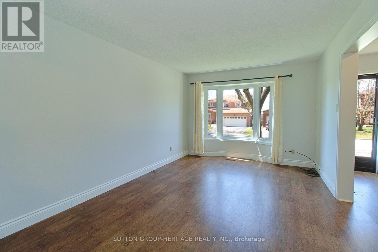 159 Melissa Crescent, Whitby, Ontario  L1N 8G6 - Photo 2 - E13031808