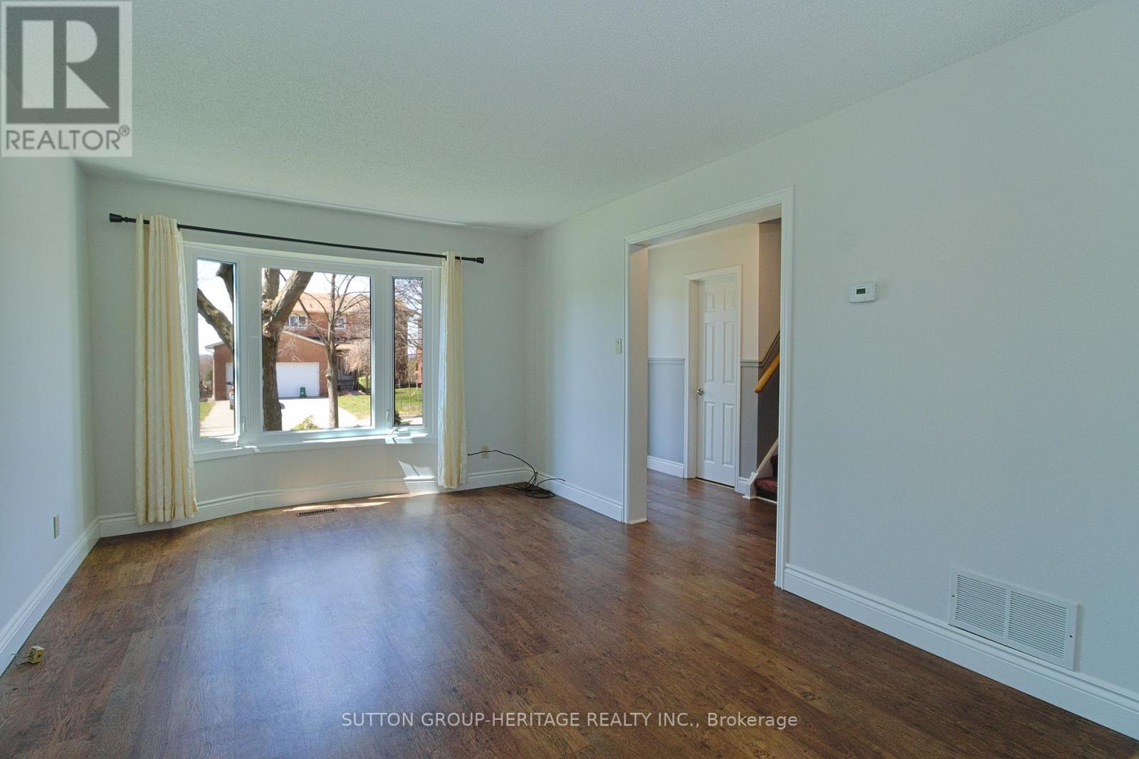 159 Melissa Crescent, Whitby, Ontario  L1N 8G6 - Photo 3 - E13031808