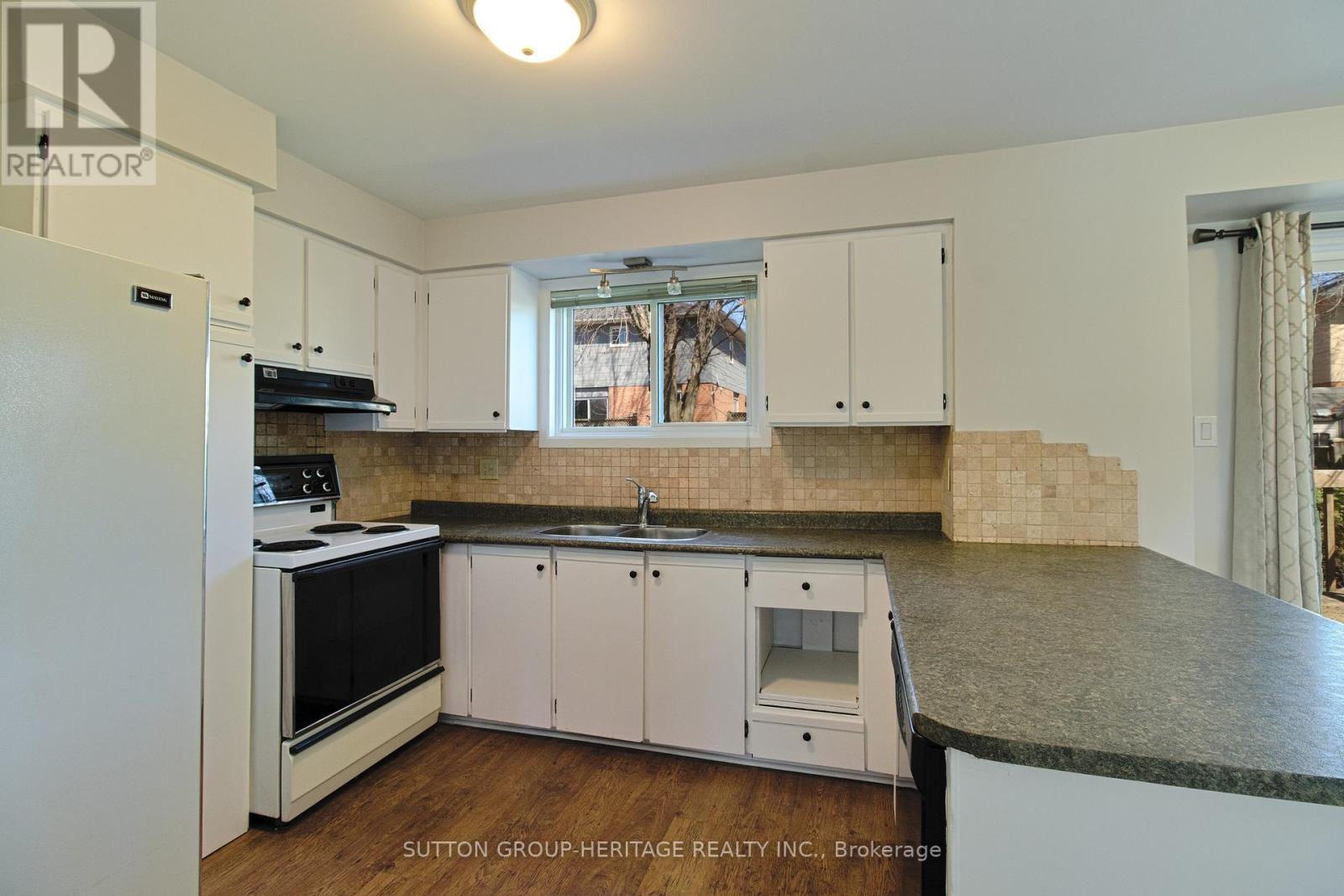 159 Melissa Crescent, Whitby, Ontario  L1N 8G6 - Photo 6 - E13031808