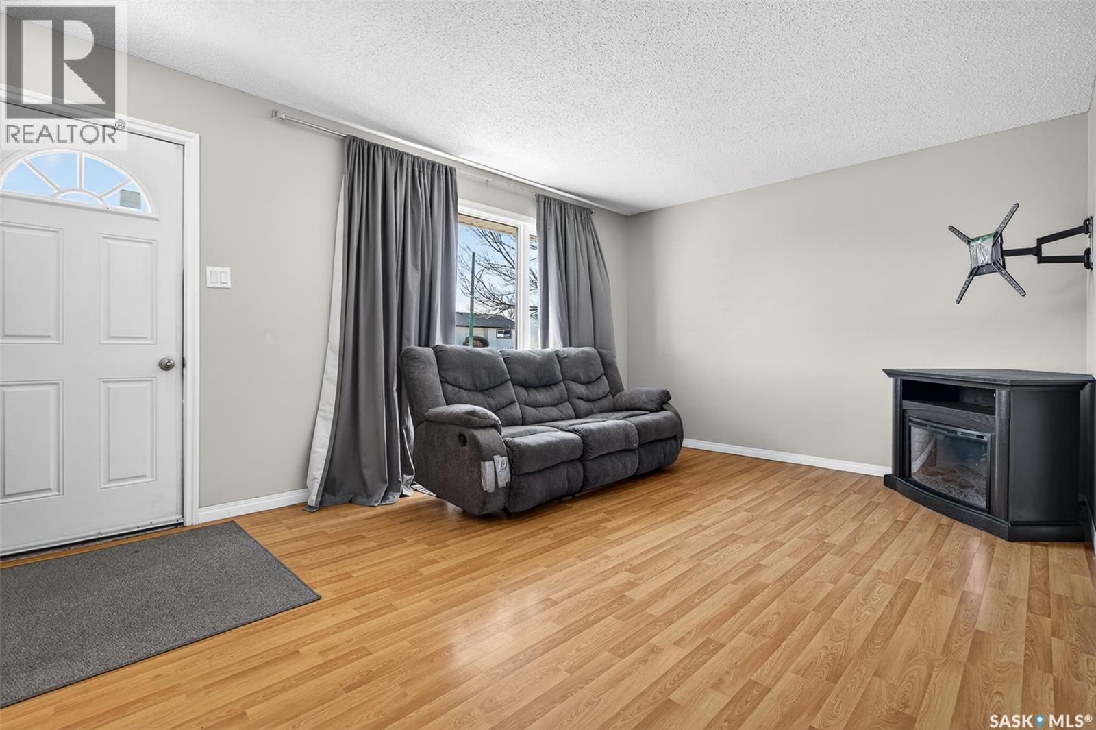 1312 Stadacona Street W, Moose Jaw, Saskatchewan  S6H 6M9 - Photo 4 - SK033656