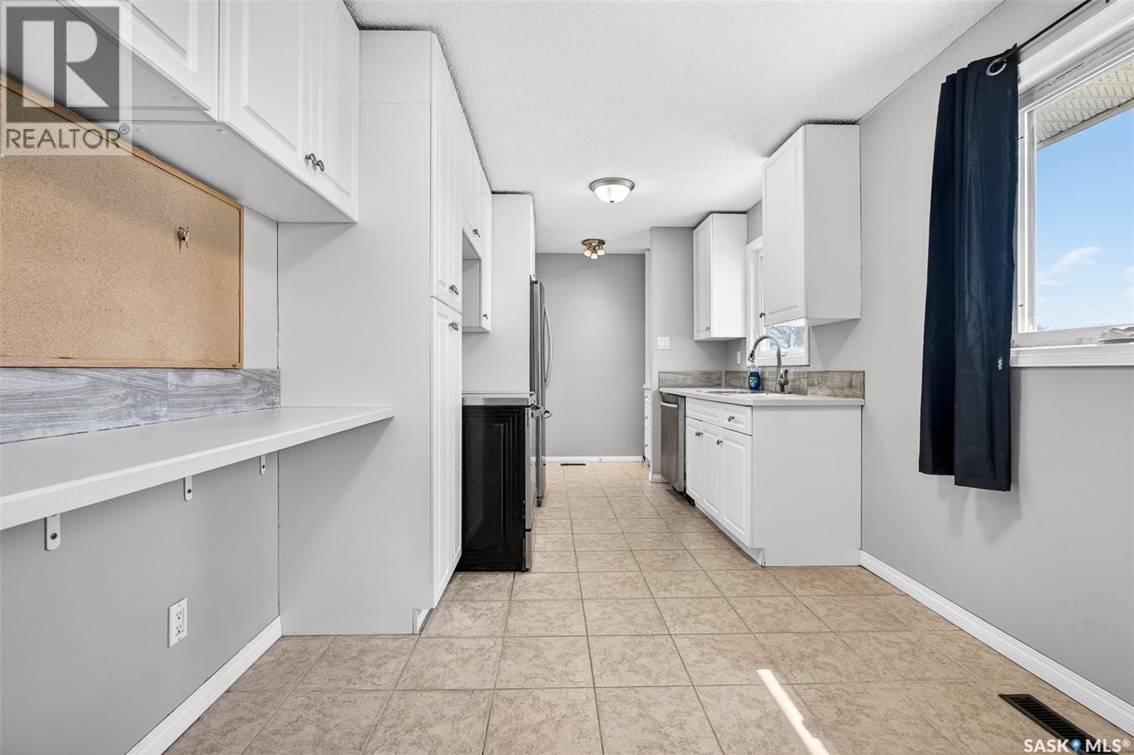 1312 Stadacona Street W, Moose Jaw, Saskatchewan  S6H 6M9 - Photo 7 - SK033656