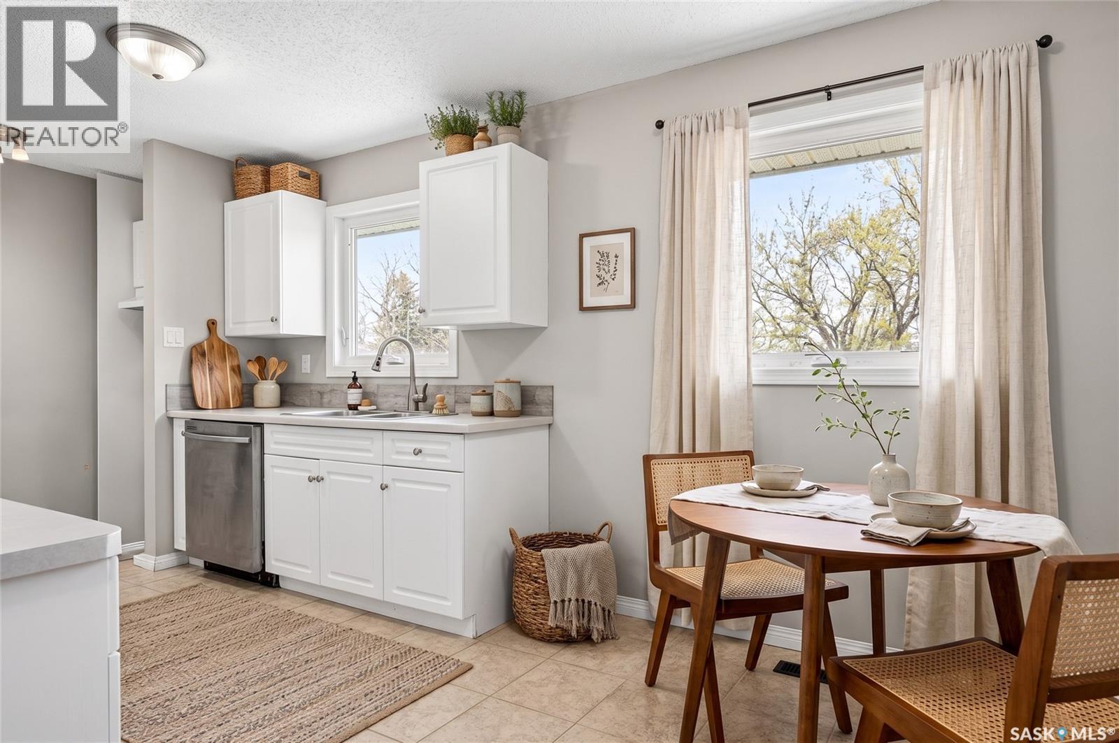 1312 Stadacona Street W, Moose Jaw, Saskatchewan  S6H 6M9 - Photo 9 - SK033656