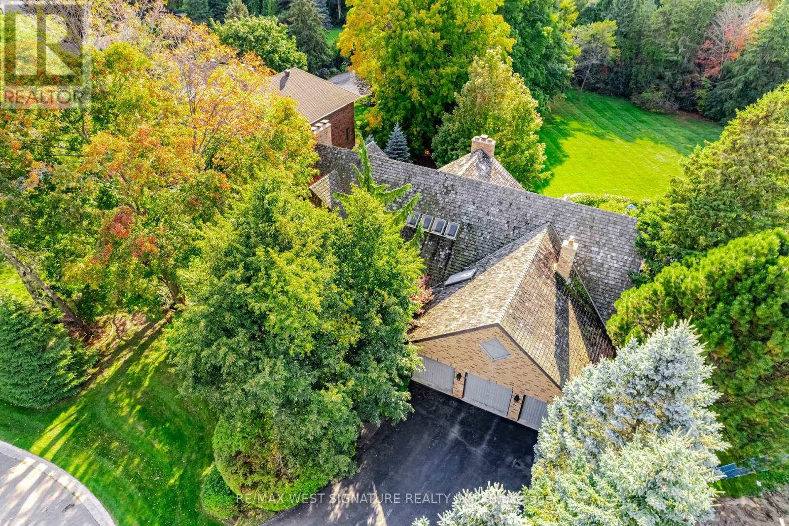 126 Curtis Crescent, King, Ontario  L7B 1C2 - Photo 2 - N13031986