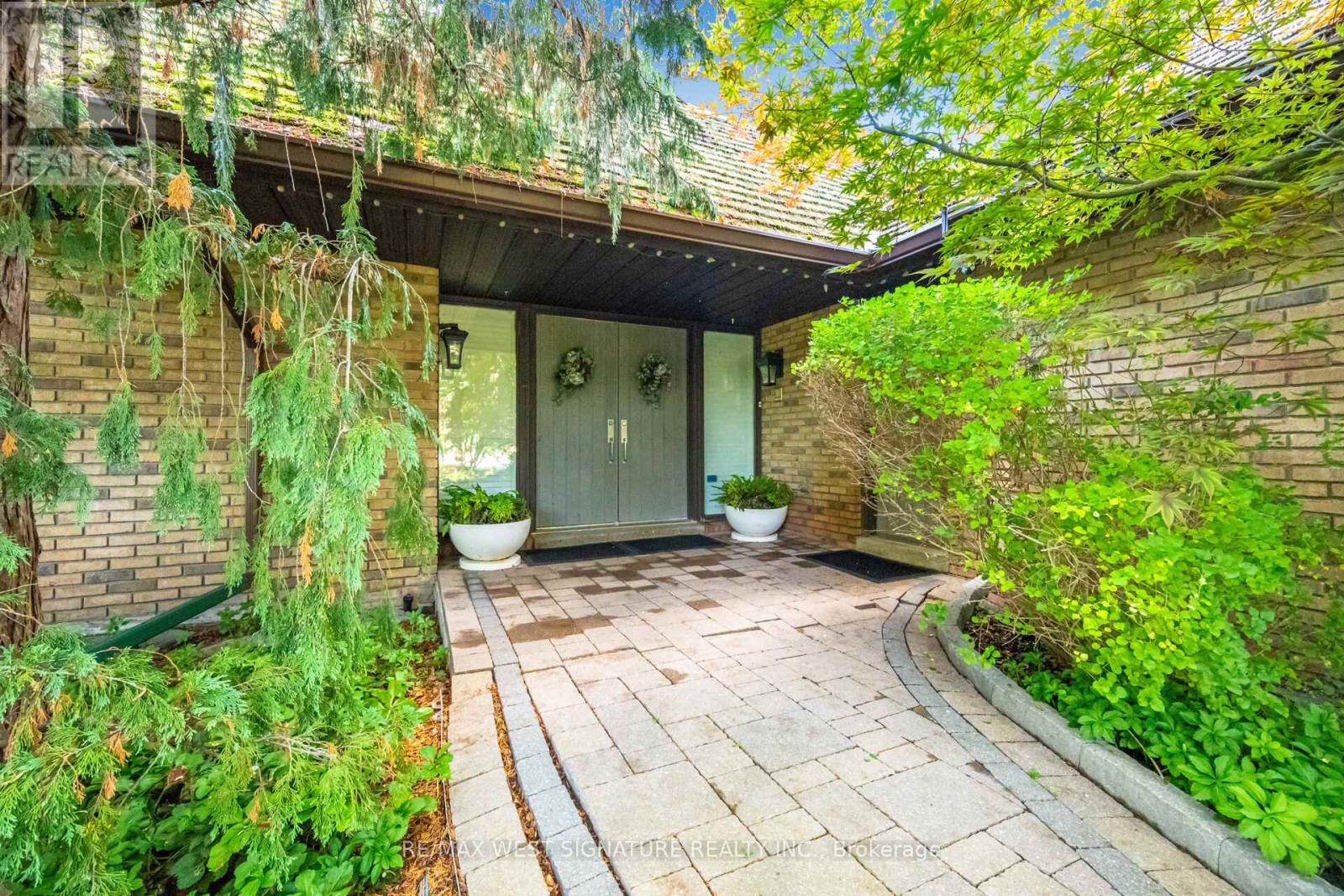 126 Curtis Crescent, King, Ontario  L7B 1C2 - Photo 4 - N13031986