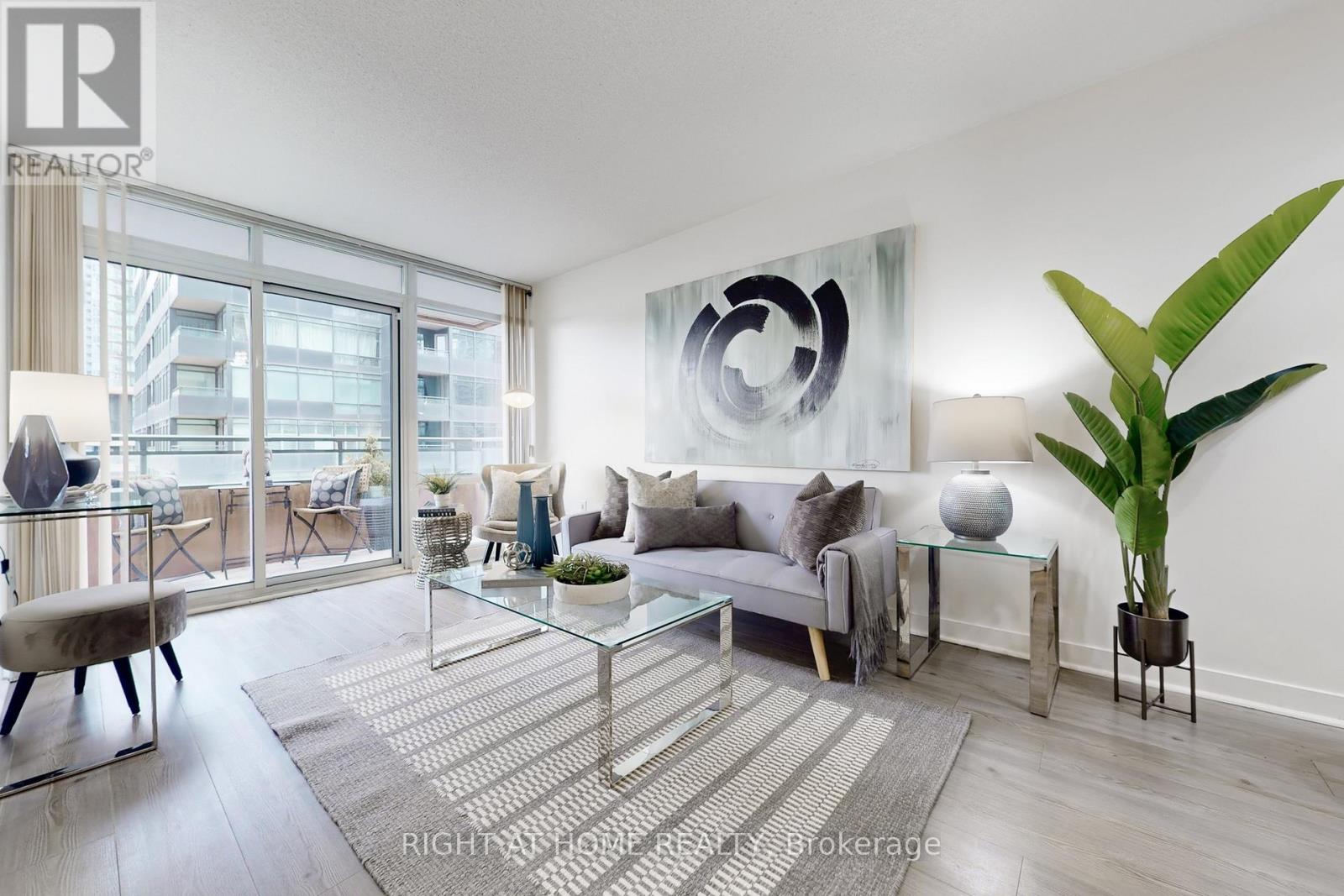 727 - 4K SPADINA AVENUE, Toronto, Ontario