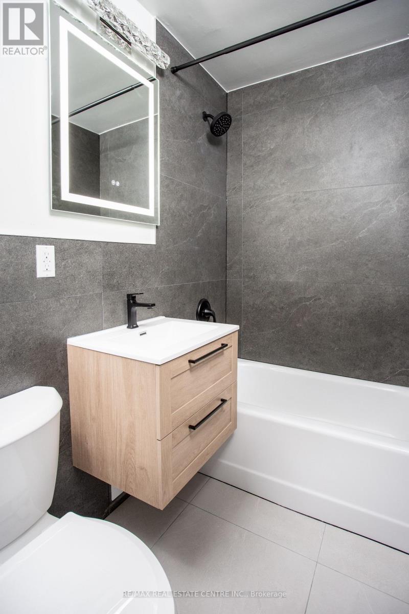 406 - 371 Lakeshore Road W, Mississauga, Ontario  L5H 1H4 - Photo 12 - W13031744