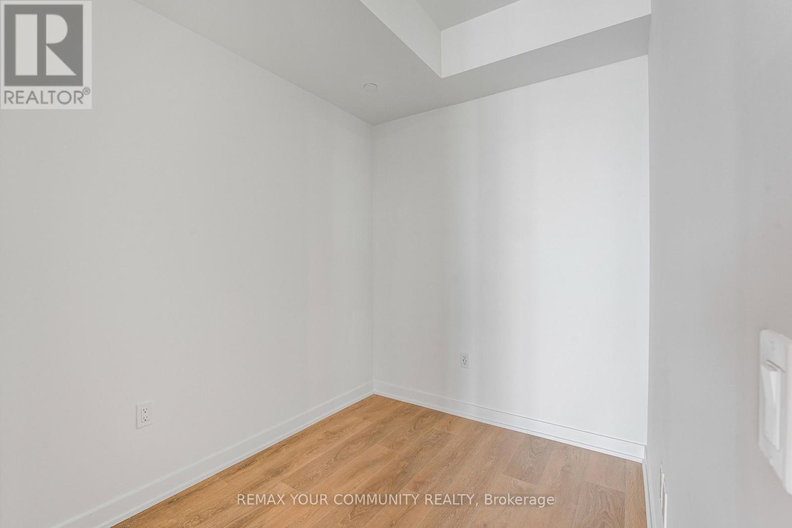 2412 - 1 Fairview Road E, Mississauga, Ontario  L5A 4C6 - Photo 13 - W13031764