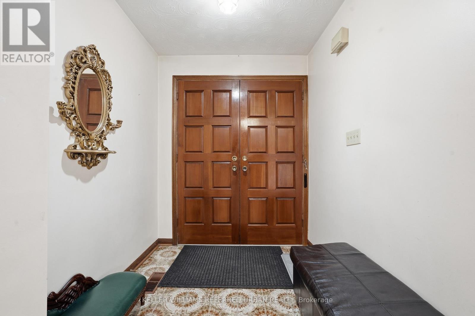 6 Urban Court, Toronto (Elms-Old Rexdale), Ontario  M9W 5V6 - Photo 2 - W13031784