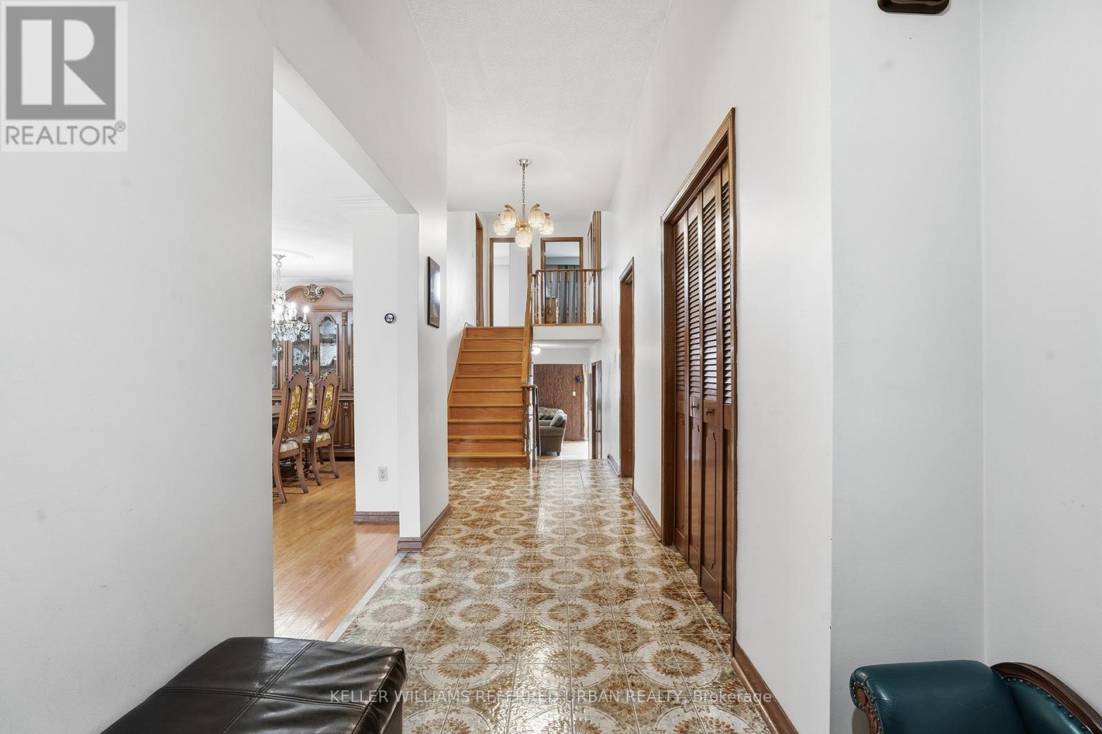 6 Urban Court, Toronto (Elms-Old Rexdale), Ontario  M9W 5V6 - Photo 3 - W13031784