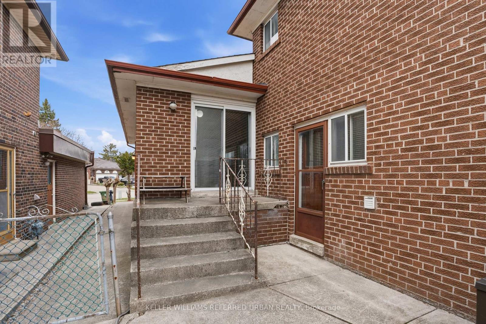 6 Urban Court, Toronto (Elms-Old Rexdale), Ontario  M9W 5V6 - Photo 34 - W13031784