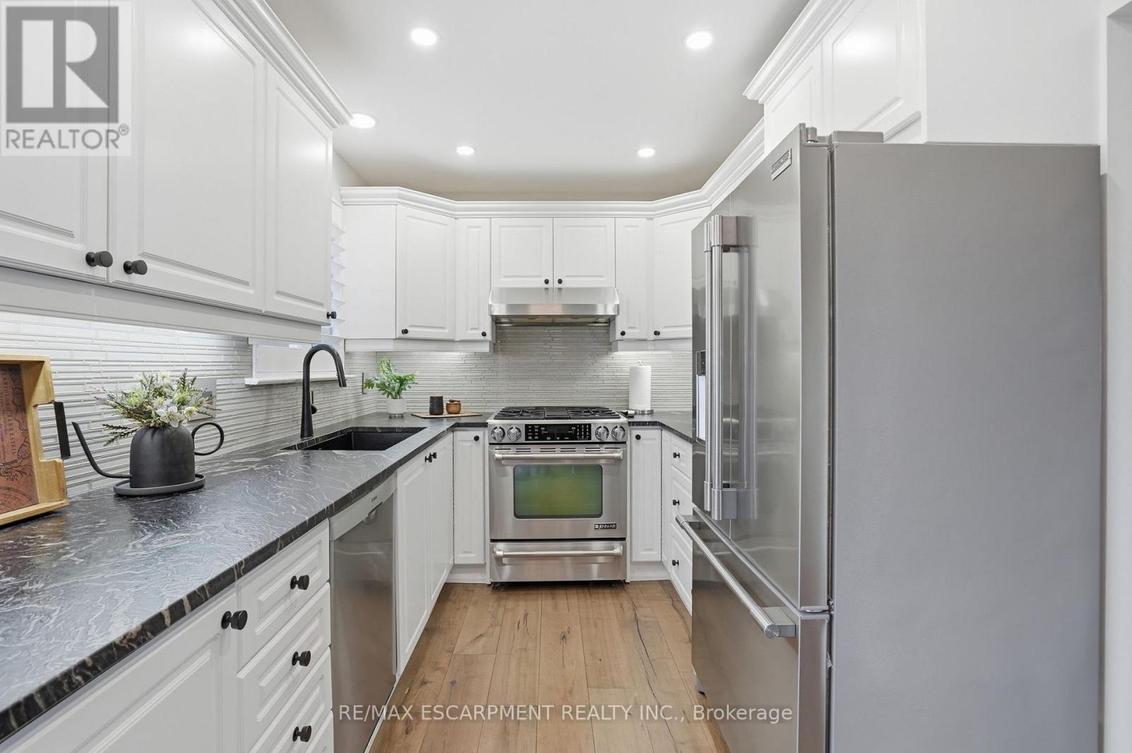 663 Mullin Way, Burlington, Ontario  L7L 4J6 - Photo 17 - W13031876