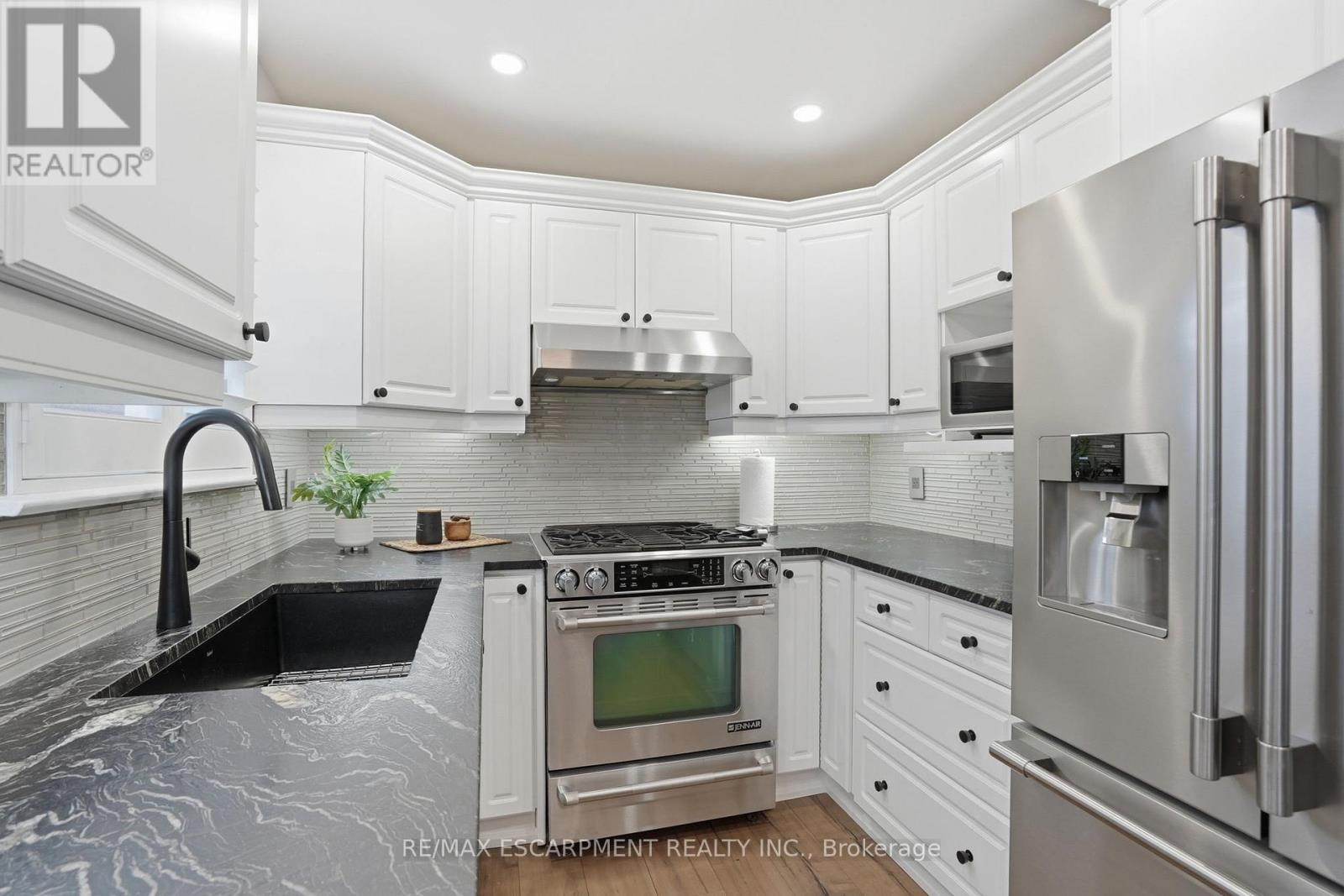 663 Mullin Way, Burlington, Ontario  L7L 4J6 - Photo 18 - W13031876