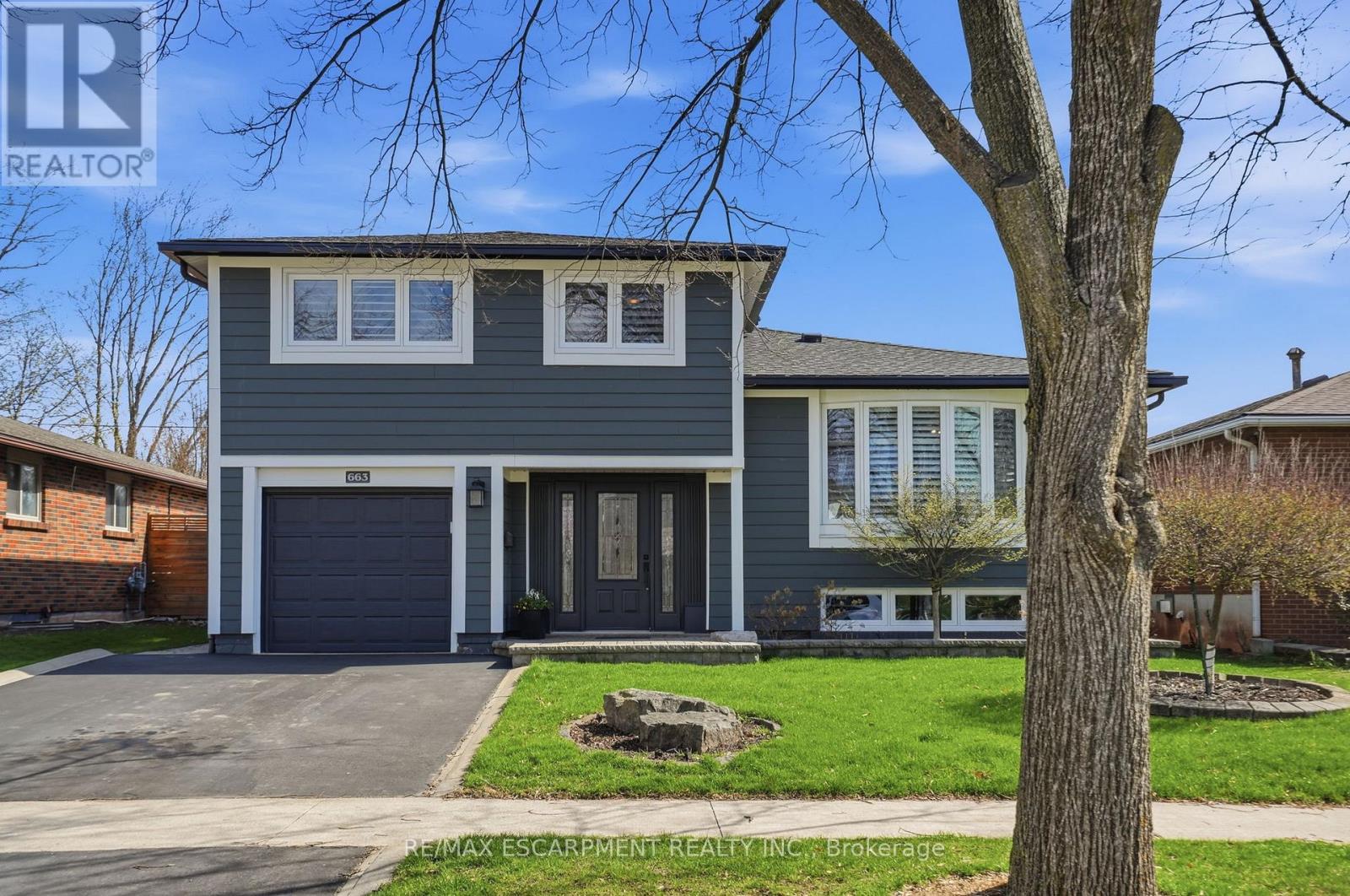 663 Mullin Way, Burlington, Ontario  L7L 4J6 - Photo 2 - W13031876