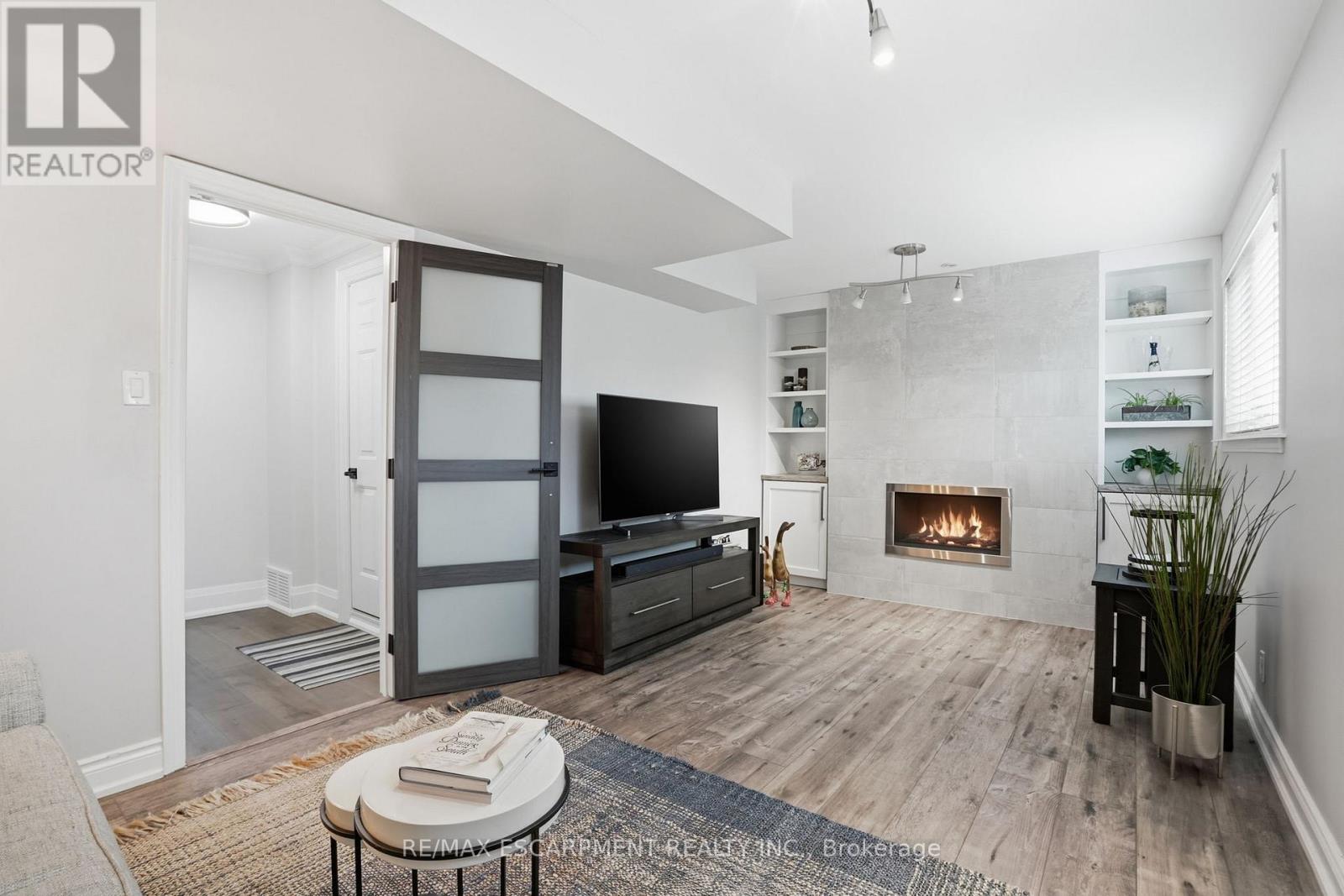 663 Mullin Way, Burlington, Ontario  L7L 4J6 - Photo 9 - W13031876