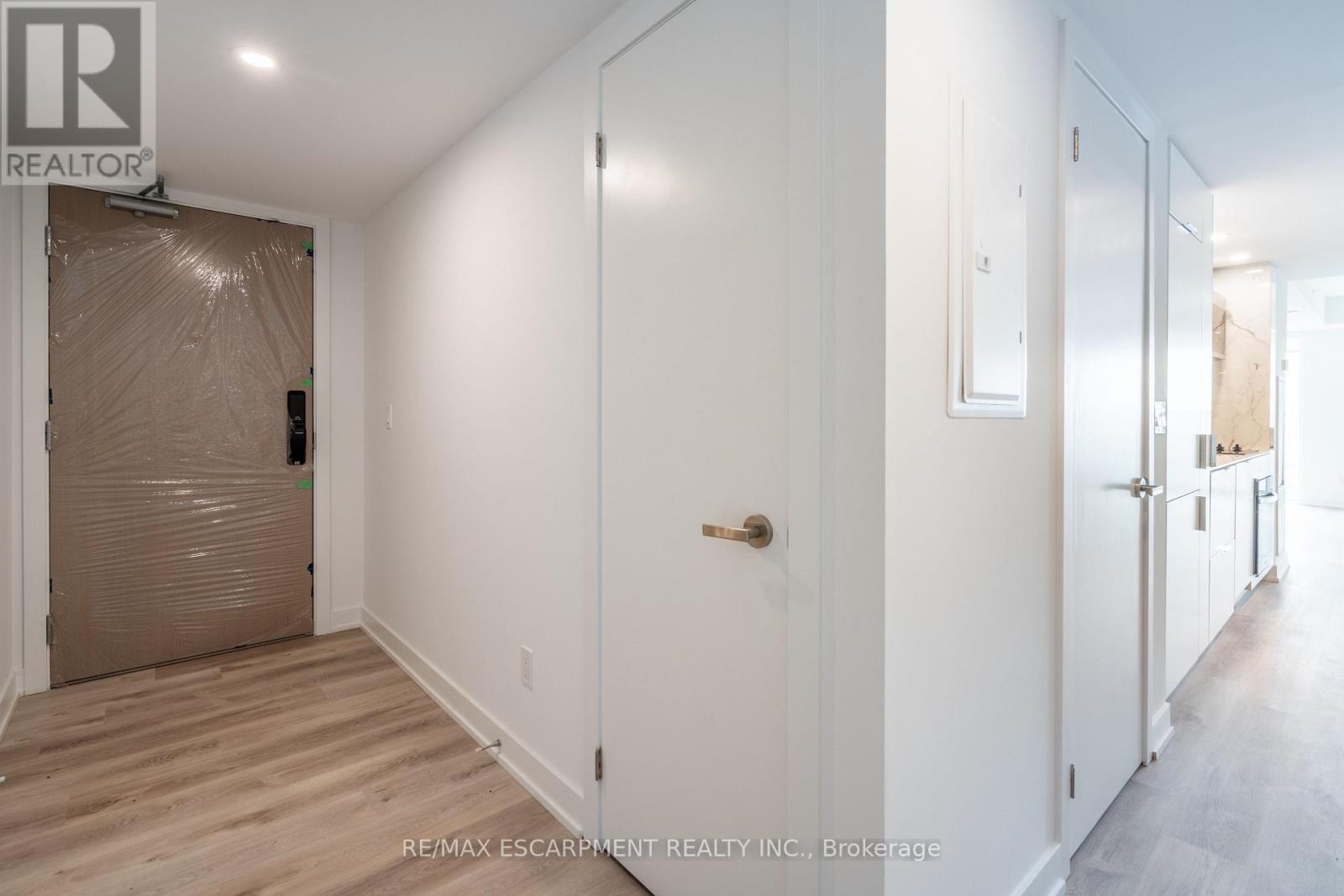 309 - 370 Martha Street, Burlington, Ontario  L7R 0G9 - Photo 2 - W13031900