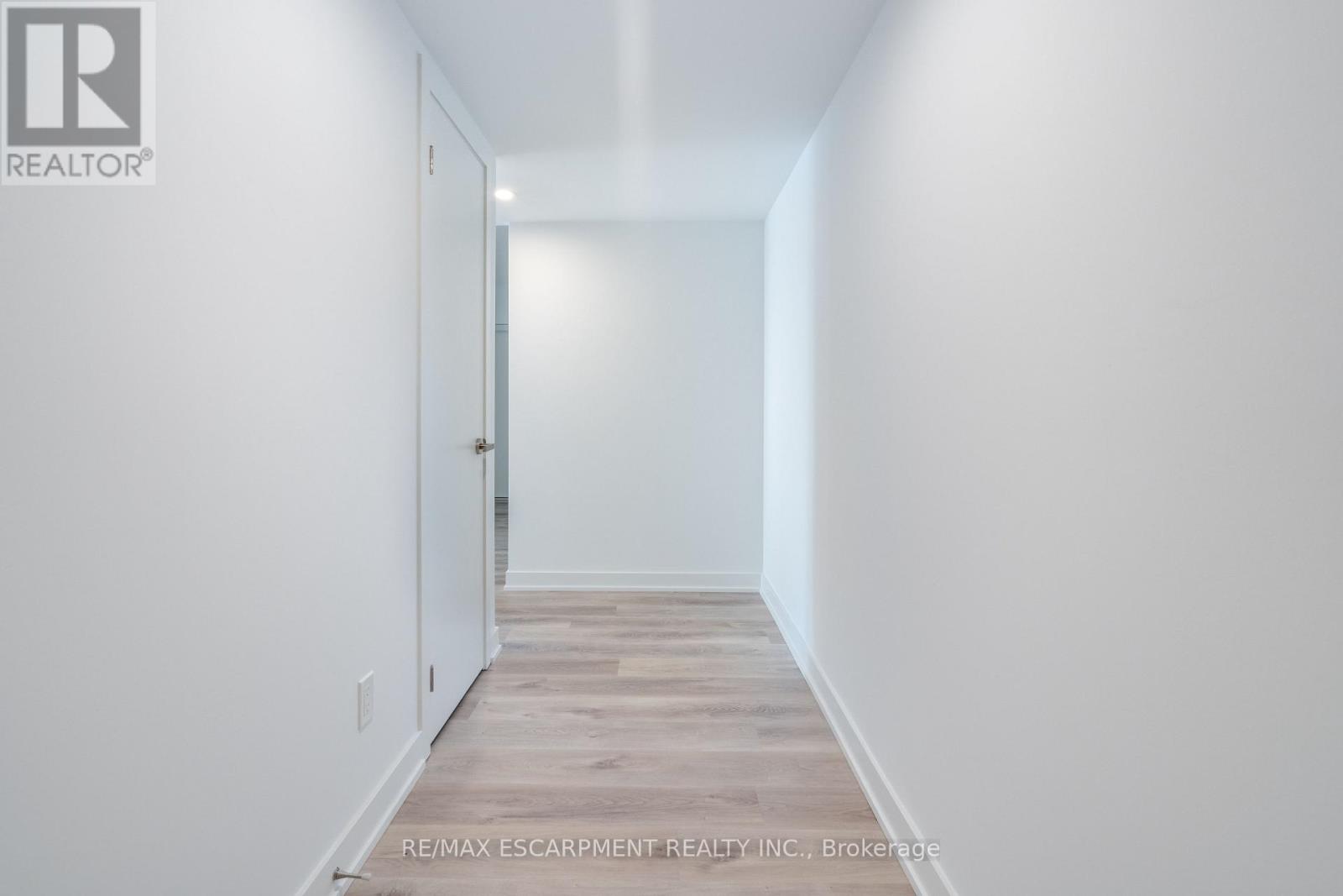 309 - 370 Martha Street, Burlington, Ontario  L7R 0G9 - Photo 3 - W13031900