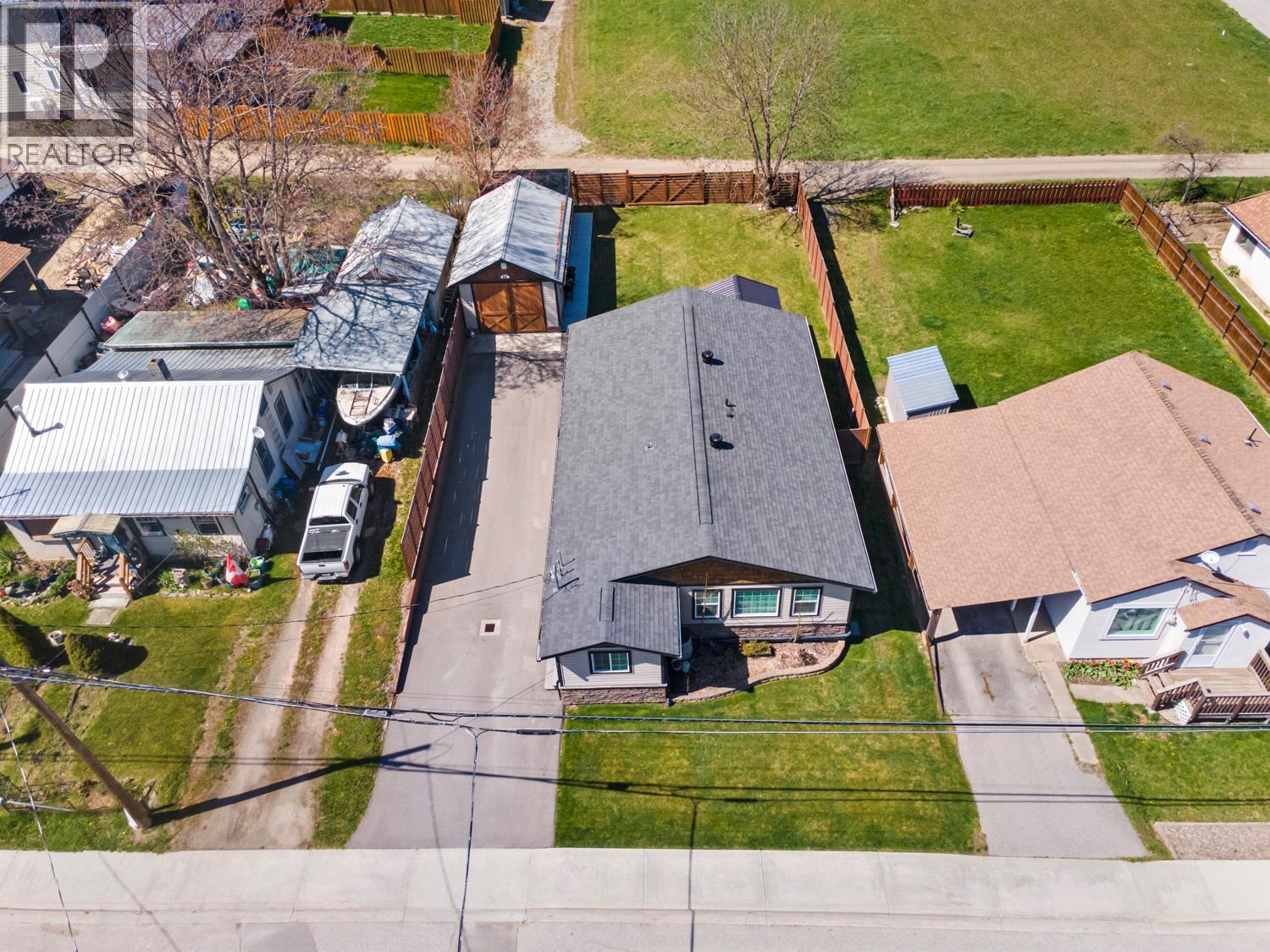 415 16th Avenue N, Creston, British Columbia  V0B 1G5 - Photo 3 - 10383829