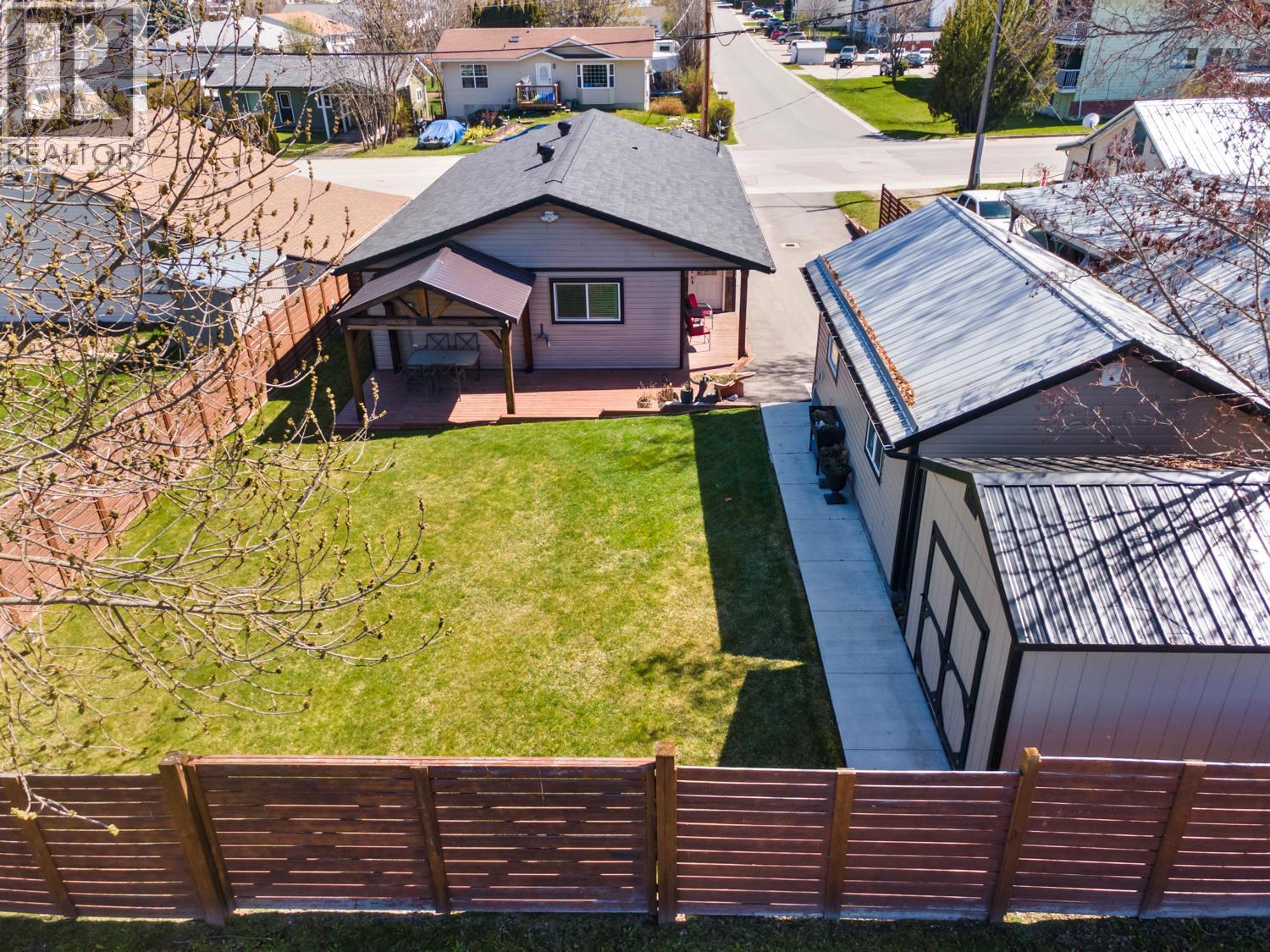 415 16th Avenue N, Creston, British Columbia  V0B 1G5 - Photo 2 - 10383829