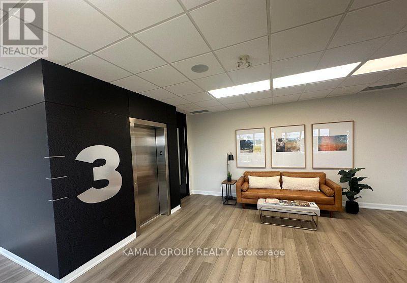 Full Wing Suite - 1135 Stellar Drive, Newmarket, Ontario  L3Y 7B8 - Photo 10 - N12991070