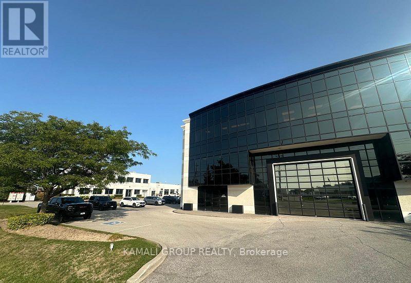 Full Wing Suite - 1135 Stellar Drive, Newmarket, Ontario  L3Y 7B8 - Photo 2 - N12991070