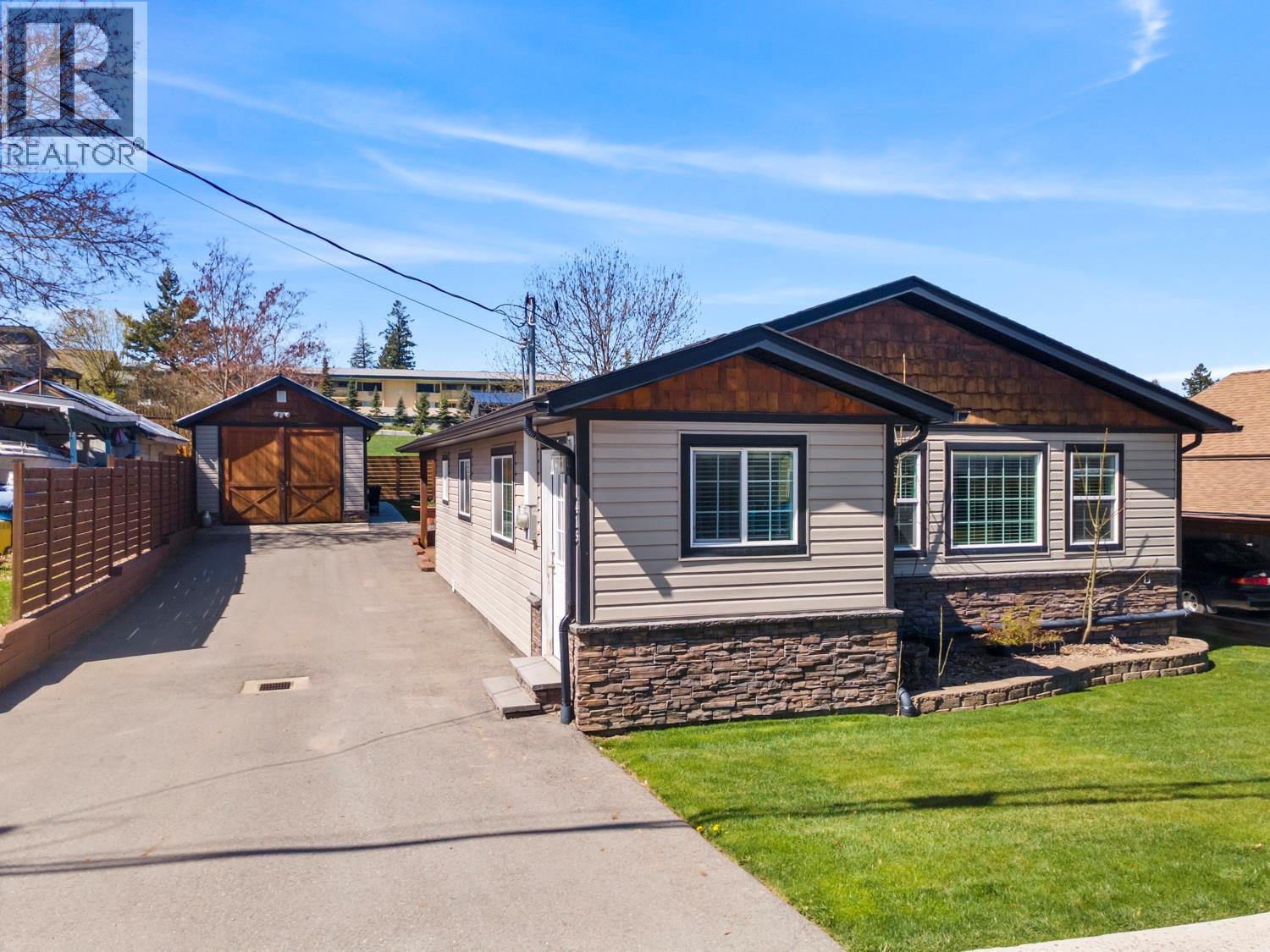 415 16th Avenue N, Creston, British Columbia  V0B 1G5 - Photo 1 - 10383829