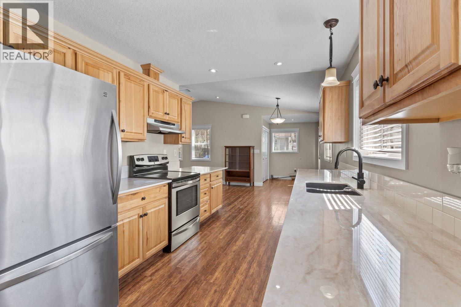 415 16th Avenue N, Creston, British Columbia  V0B 1G5 - Photo 7 - 10383829
