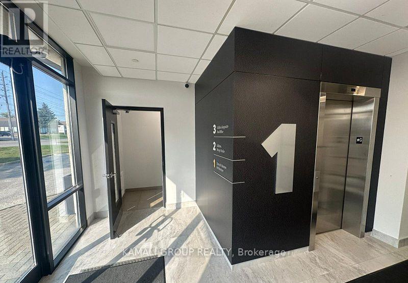 Full Wing Suite - 1135 Stellar Drive, Newmarket, Ontario  L3Y 7B8 - Photo 6 - N12991070