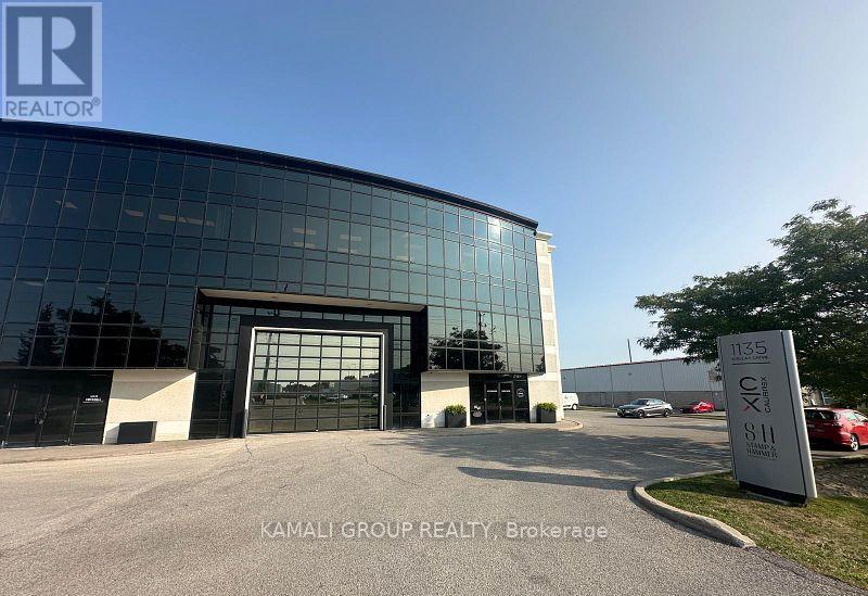 Full Wing Suite - 1135 Stellar Drive, Newmarket, Ontario  L3Y 7B8 - Photo 3 - N12991070