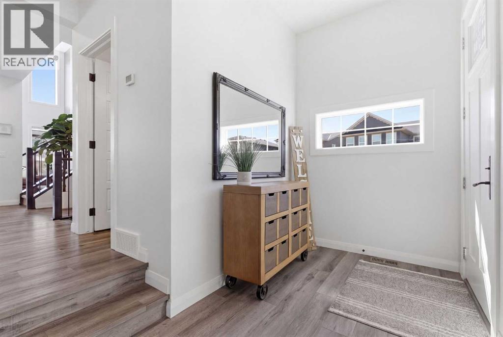 7 Evansglen Park NW, Calgary, Alberta  T3P 0X9 - Photo 5 - A2300679