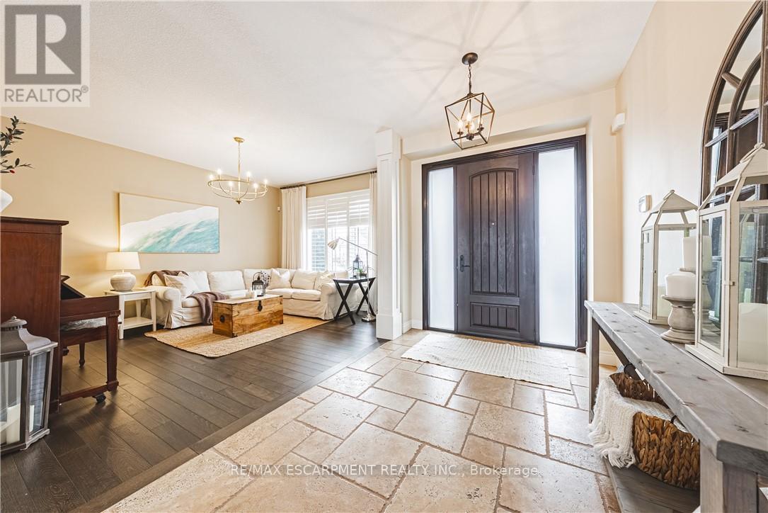 35 Greti Drive, Hamilton, Ontario  L9B 0C9 - Photo 3 - X13031912