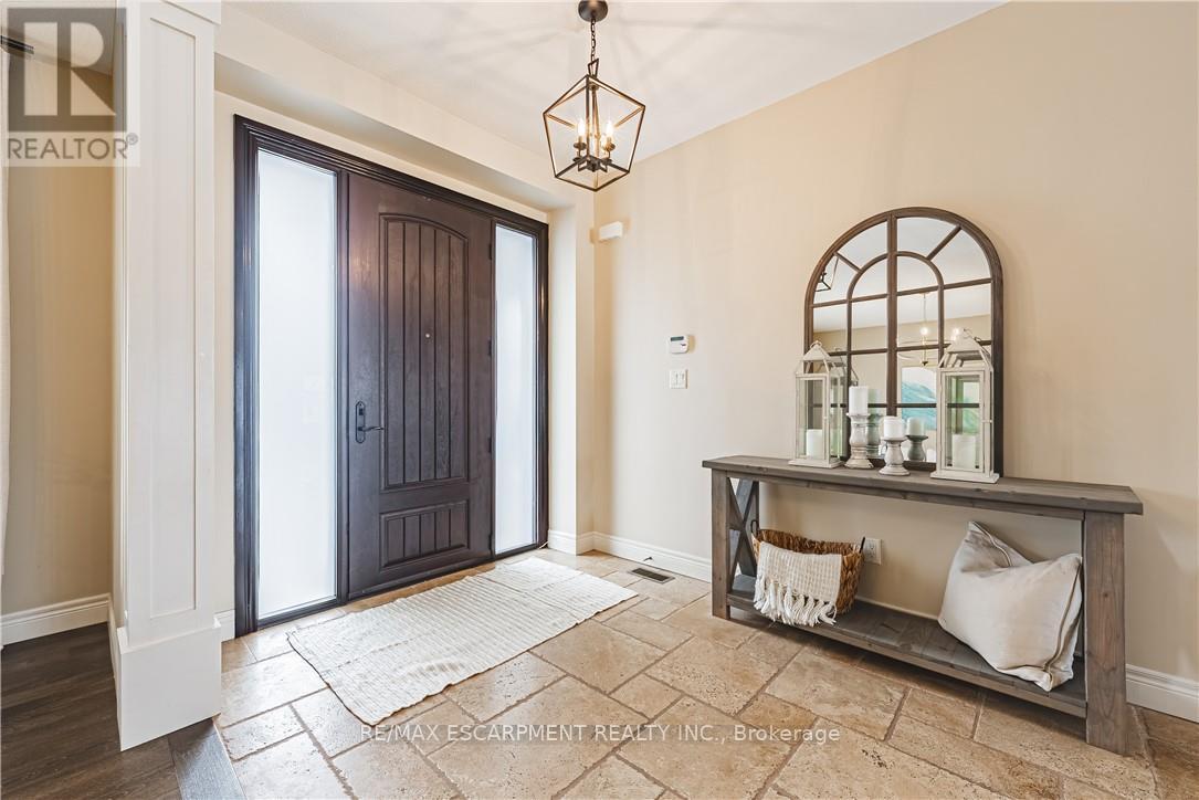 35 Greti Drive, Hamilton, Ontario  L9B 0C9 - Photo 4 - X13031912