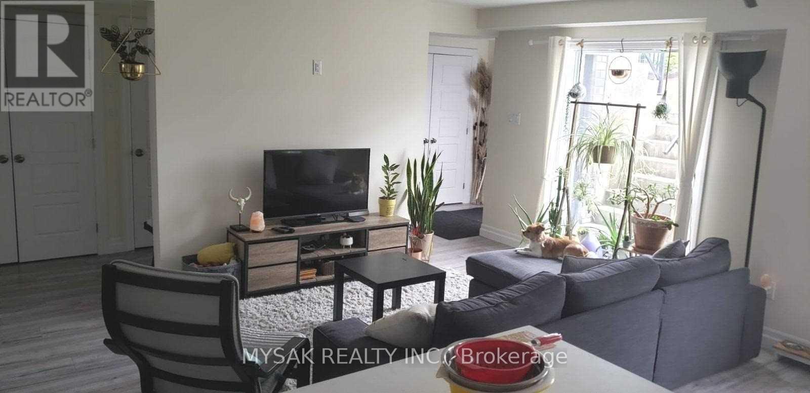 1 - 293 Blucher Boulevard, Kitchener, Ontario  N2H 5V8 - Photo 4 - X13031926