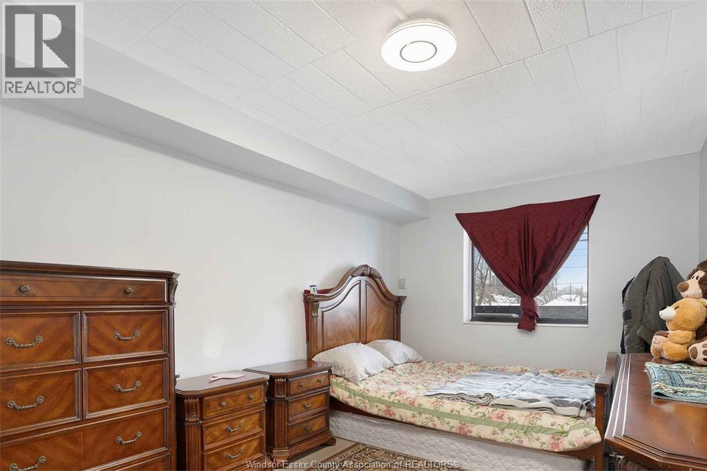 995 Elsmere, Windsor, Ontario  N9A 2A8 - Photo 16 - 26008937