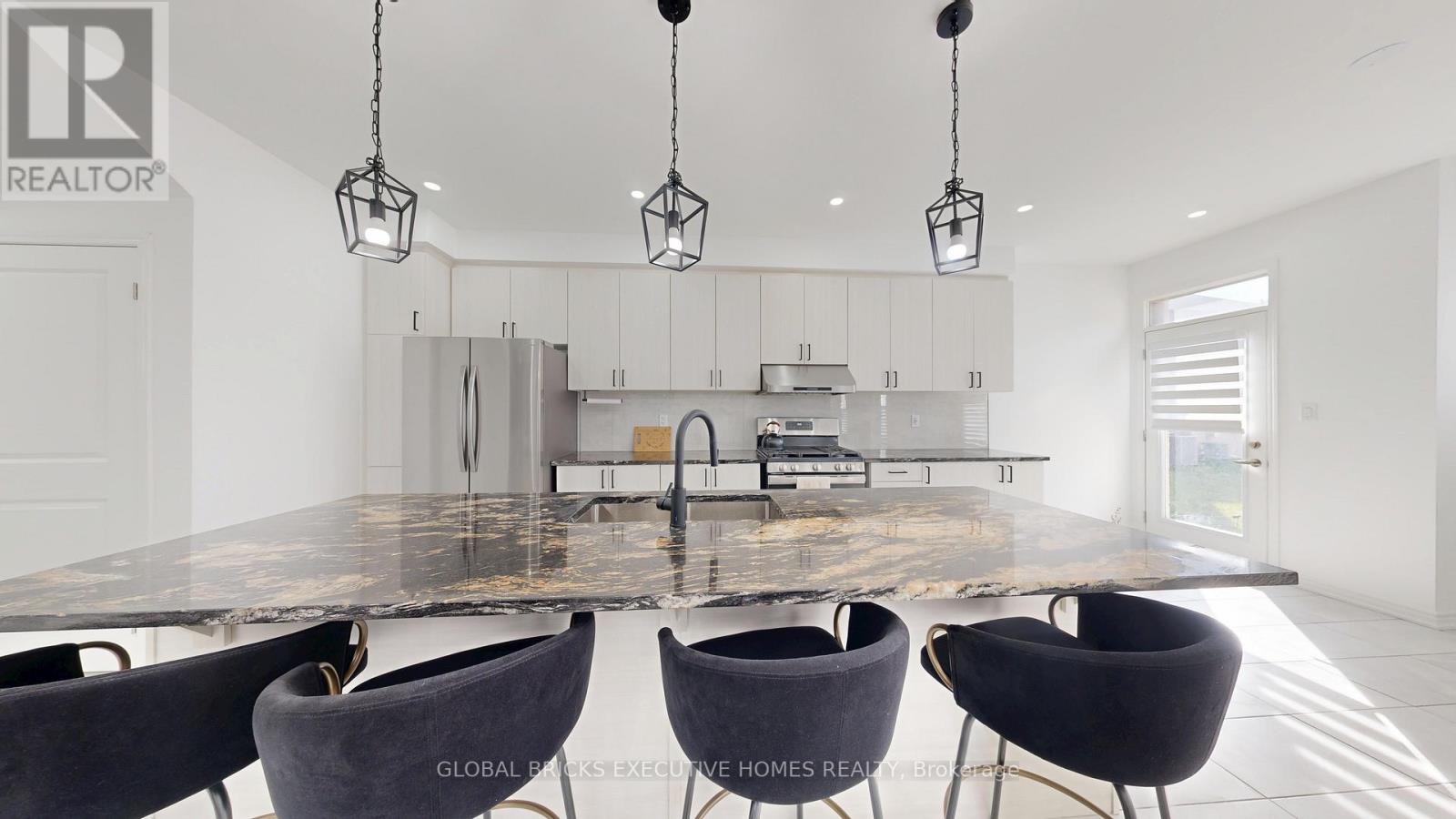 2885 Foxden Square, Pickering, Ontario  L1X 0N9 - Photo 15 - E12901582