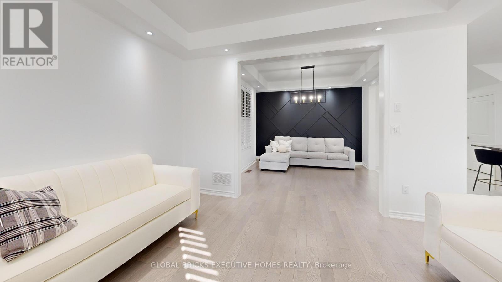 2885 Foxden Square, Pickering, Ontario  L1X 0N9 - Photo 4 - E12901582