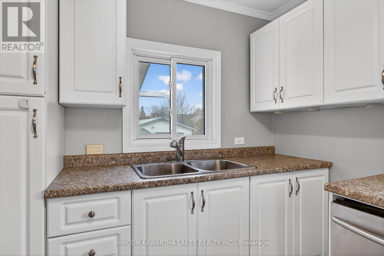 8 West Street N, Kawartha Lakes, Ontario  K0M 1N0 - Photo 12 - X13007832