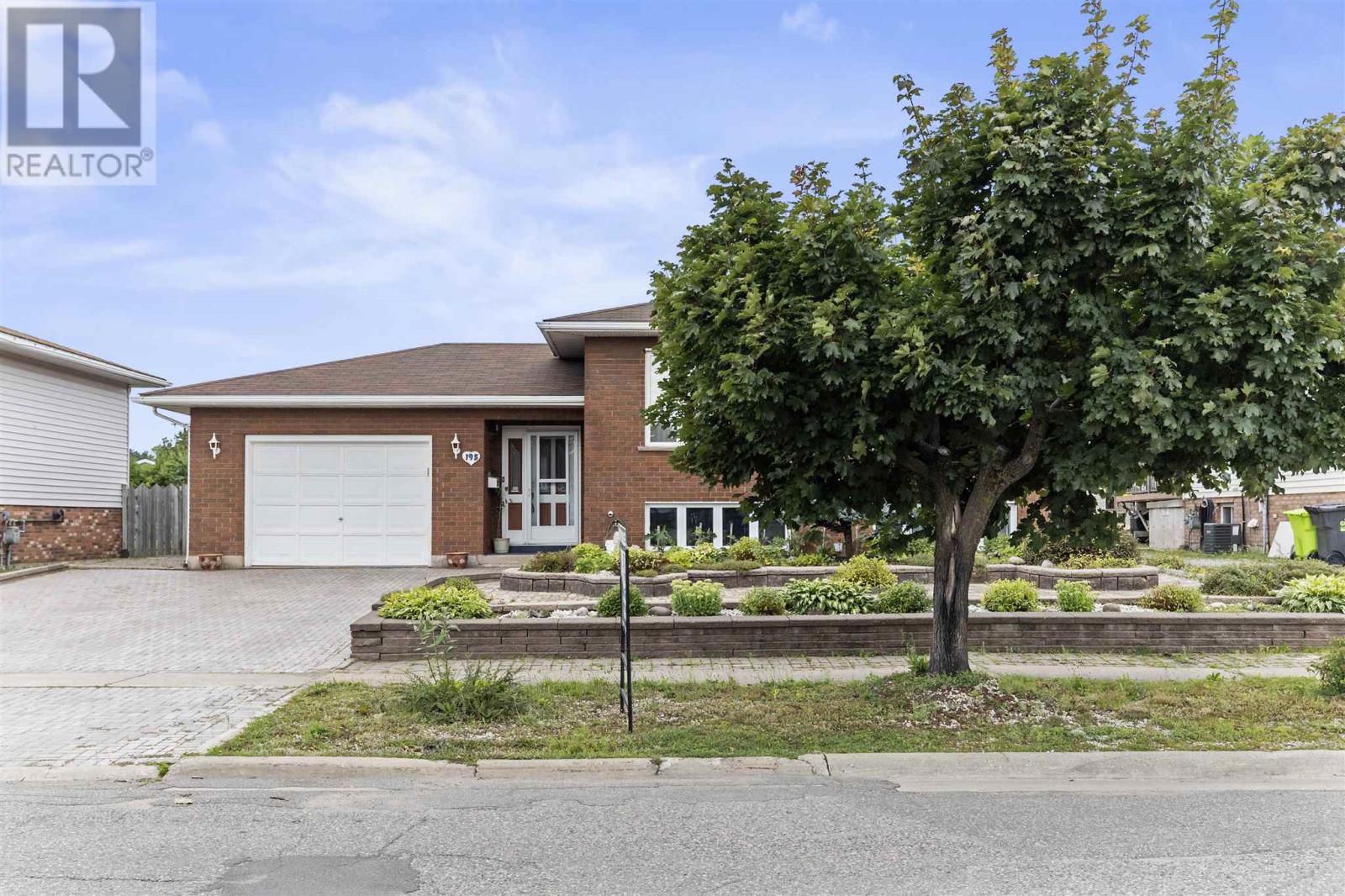 195 Bitonti Cres, Sault Ste. Marie, Ontario  P6C 6B6 - Photo 2 - SM260750