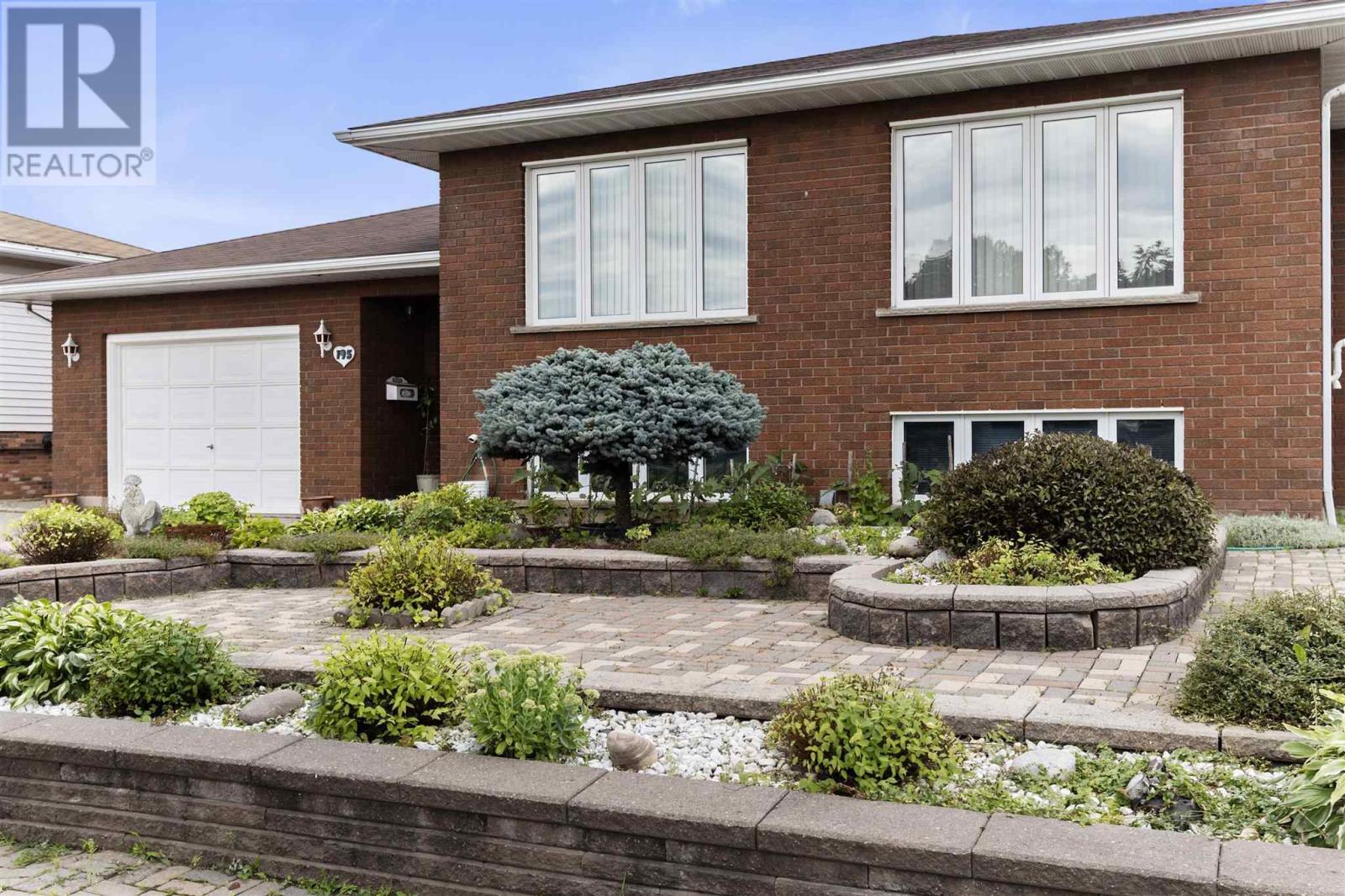 195 Bitonti Cres, Sault Ste. Marie, Ontario  P6C 6B6 - Photo 3 - SM260750