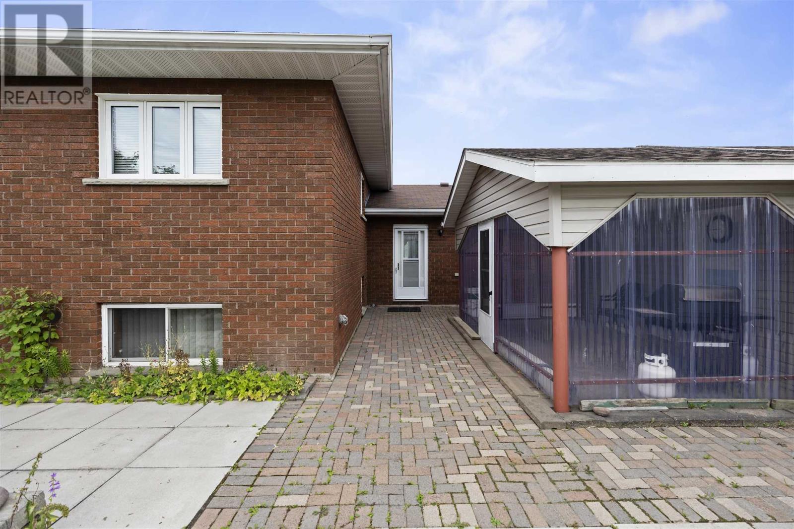 195 Bitonti Cres, Sault Ste. Marie, Ontario  P6C 6B6 - Photo 5 - SM260750