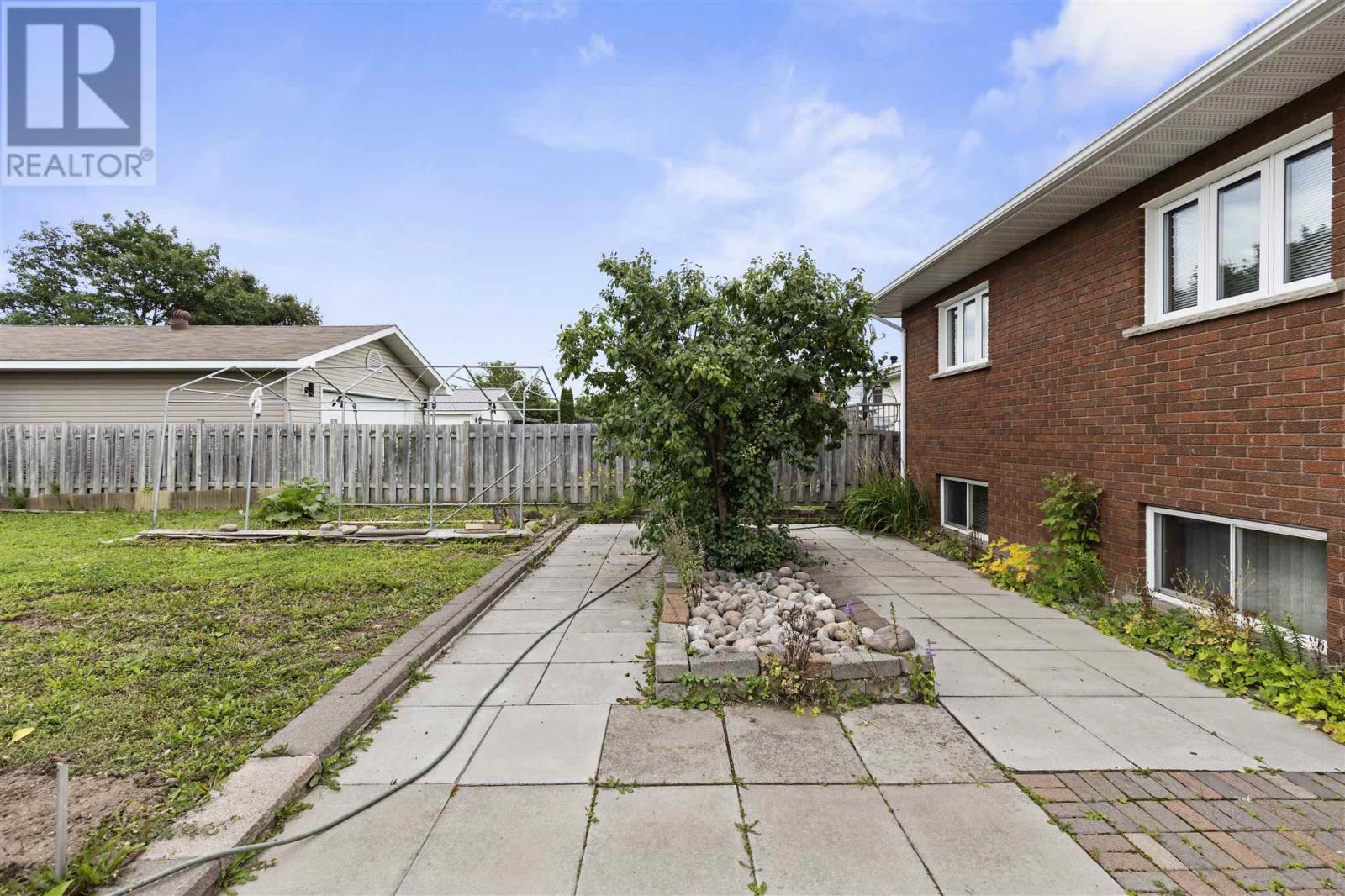 195 Bitonti Cres, Sault Ste. Marie, Ontario  P6C 6B6 - Photo 7 - SM260750