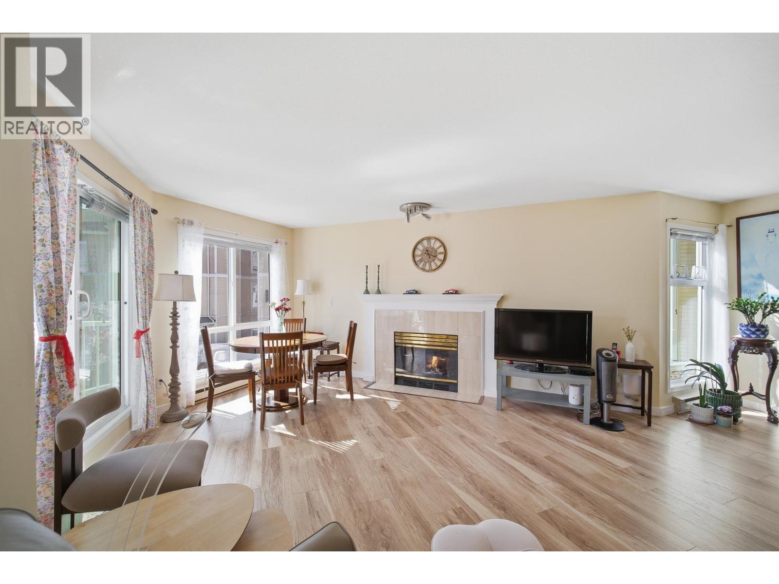 212 7437 Moffatt Road, Richmond, British Columbia  V6Y 1X9 - Photo 1 - R3114337