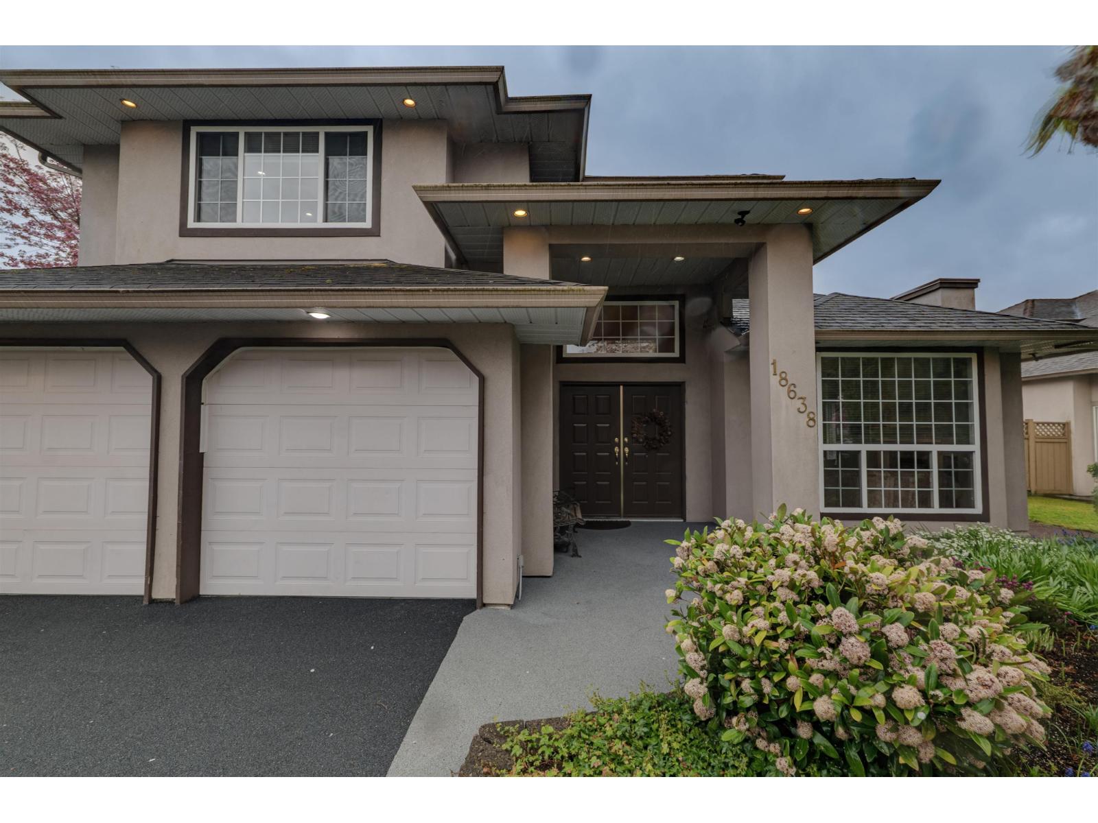 18638 56b Avenue, Surrey, British Columbia  V3S 7N2 - Photo 2 - R3114358