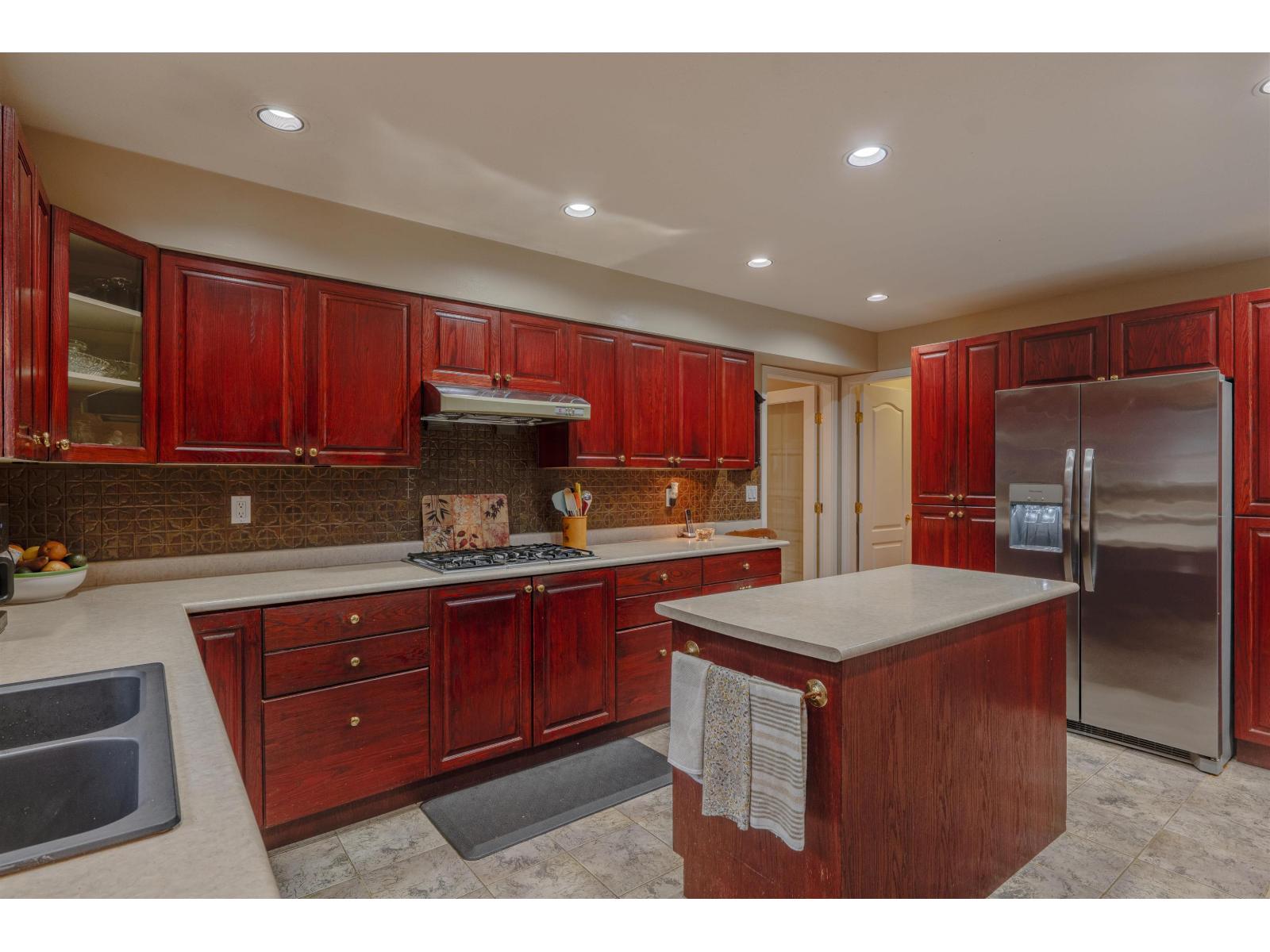 18638 56b Avenue, Surrey, British Columbia  V3S 7N2 - Photo 13 - R3114358