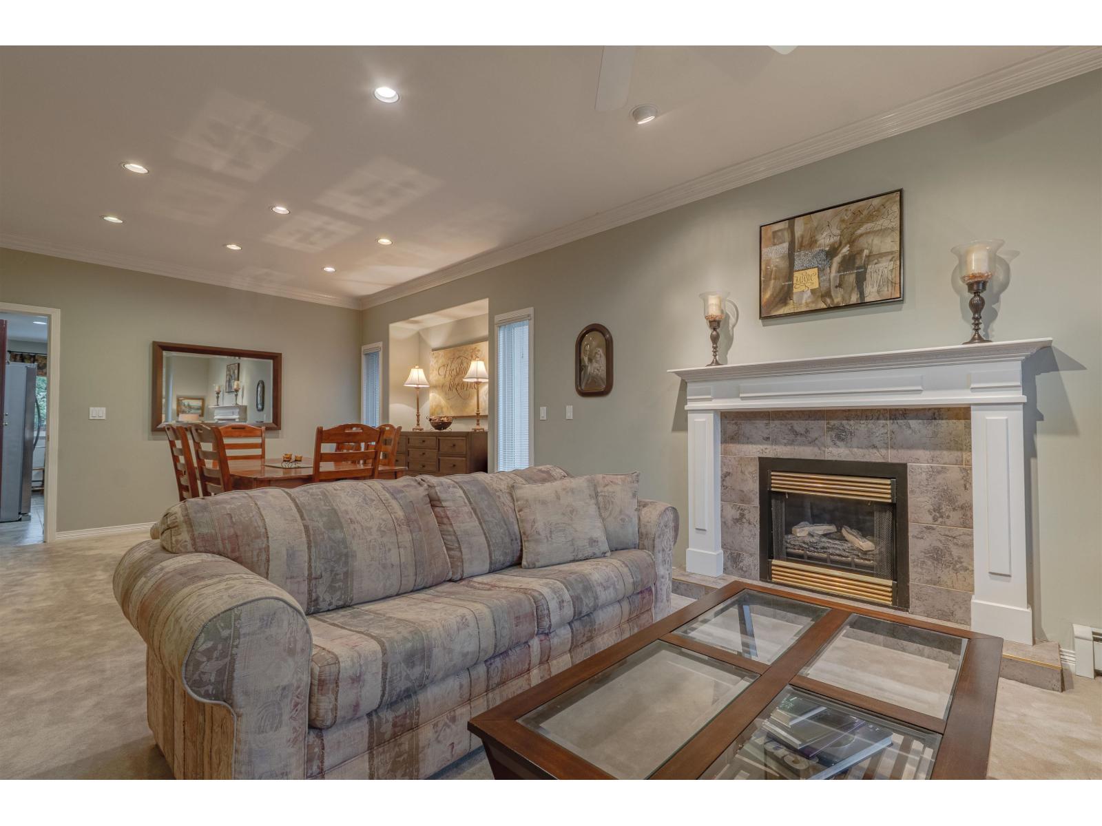 18638 56b Avenue, Surrey, British Columbia  V3S 7N2 - Photo 9 - R3114358