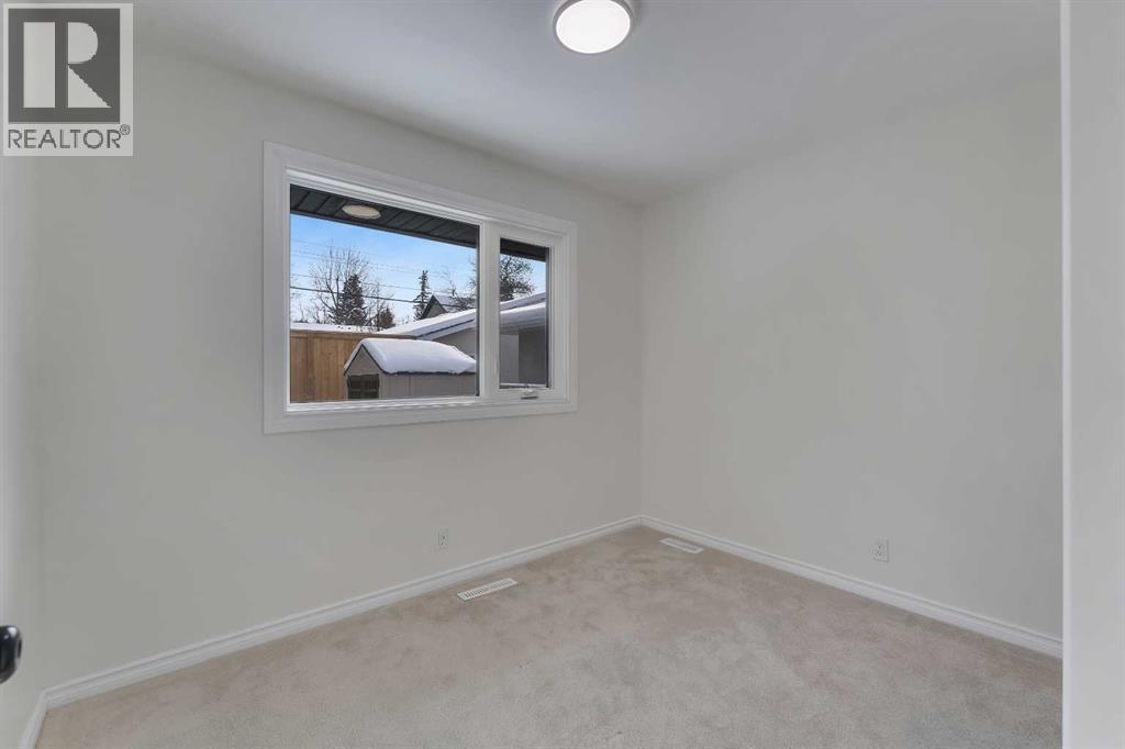 4824 Claret Street Nw, Calgary, Alberta  T2L 1C1 - Photo 15 - A2297164