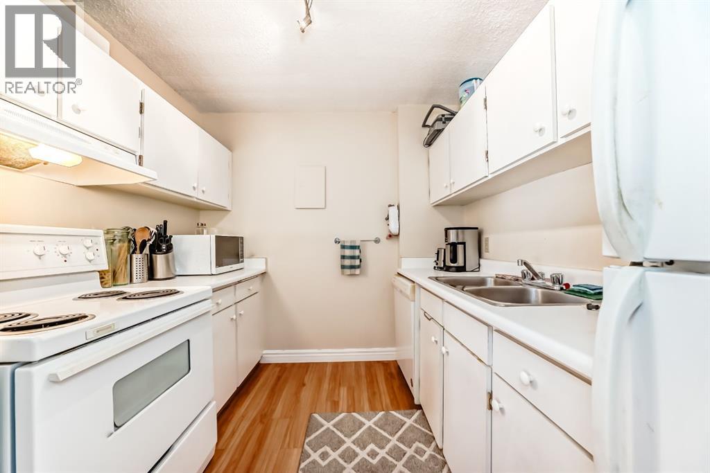 112, 4944 Dalton Drive NW, Calgary, Alberta  T3A 2E6 - Photo 3 - A2298333