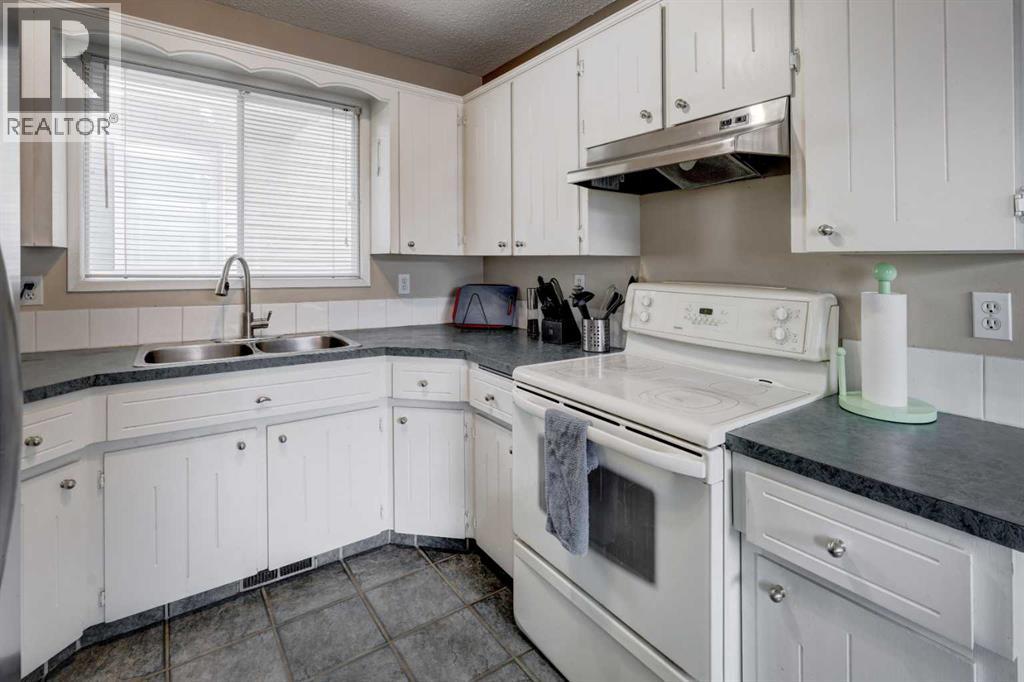 16 Martingrove Mews Ne, Calgary, Alberta  T3J 2S9 - Photo 9 - A2299620