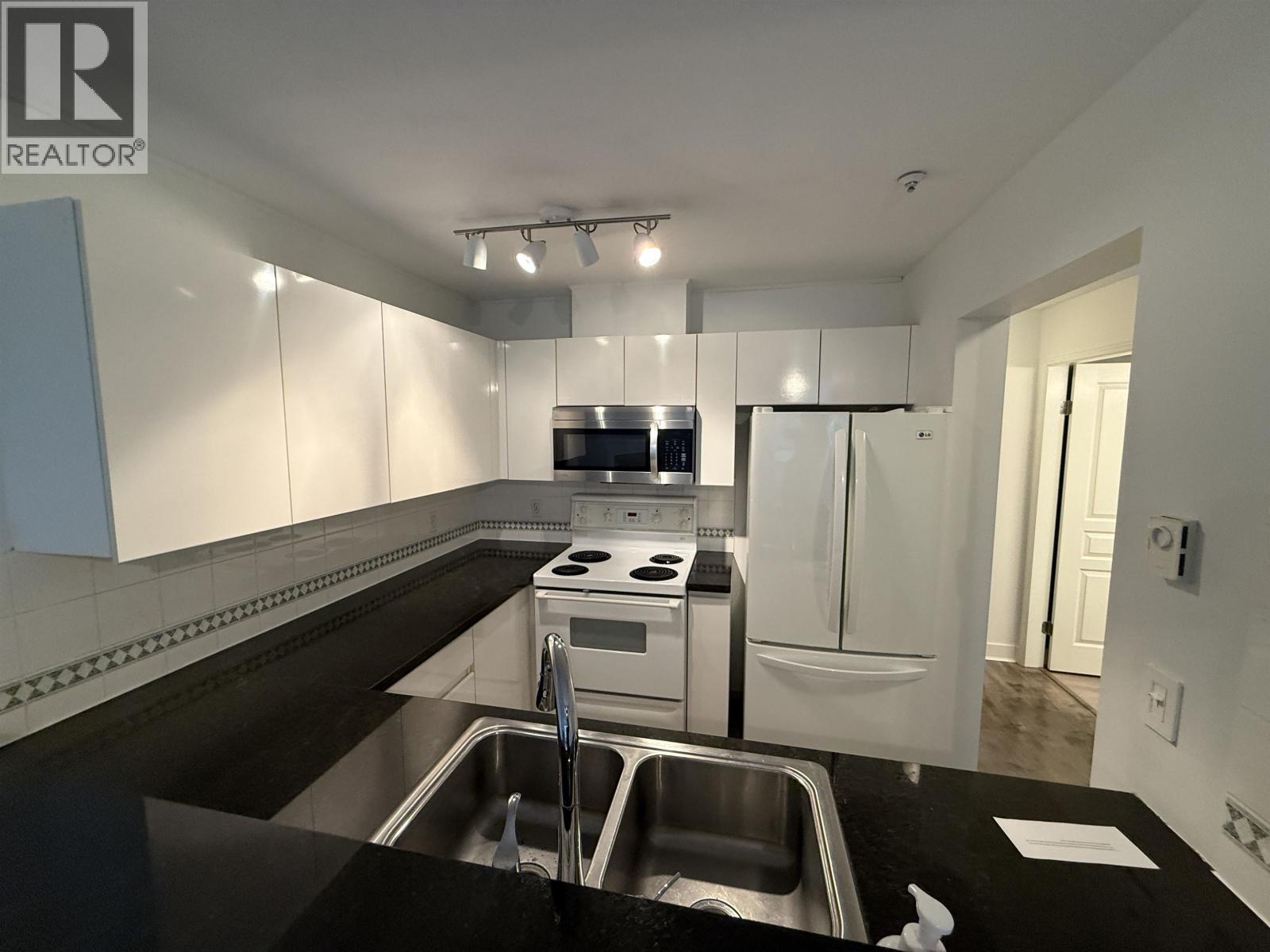 101 8460 Jellicoe Street, Vancouver, British Columbia  V5S 4S8 - Photo 9 - R3114679