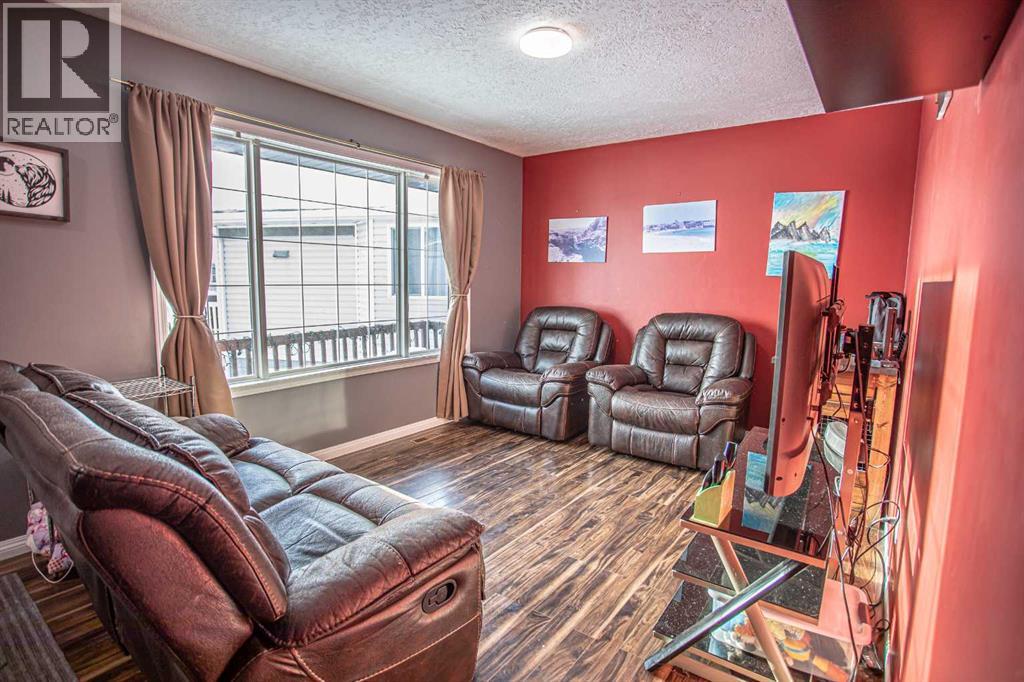 3 Boyer Close, High Level, Alberta  T0H 1Z0 - Photo 3 - A2293127